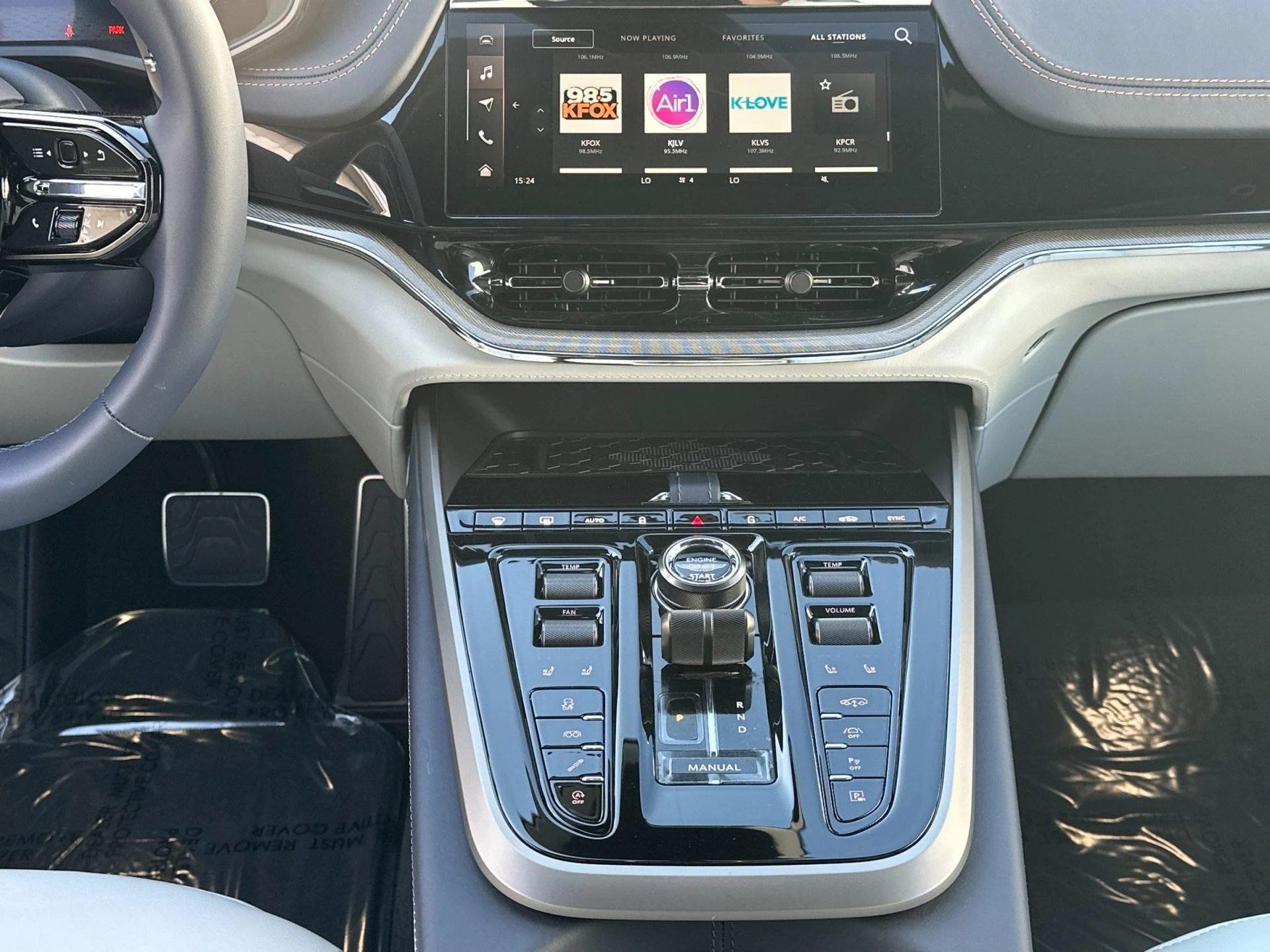mph009_3840325767_New_2025_Aston_Martin_DBX_707_1761314753_8d3900d28a