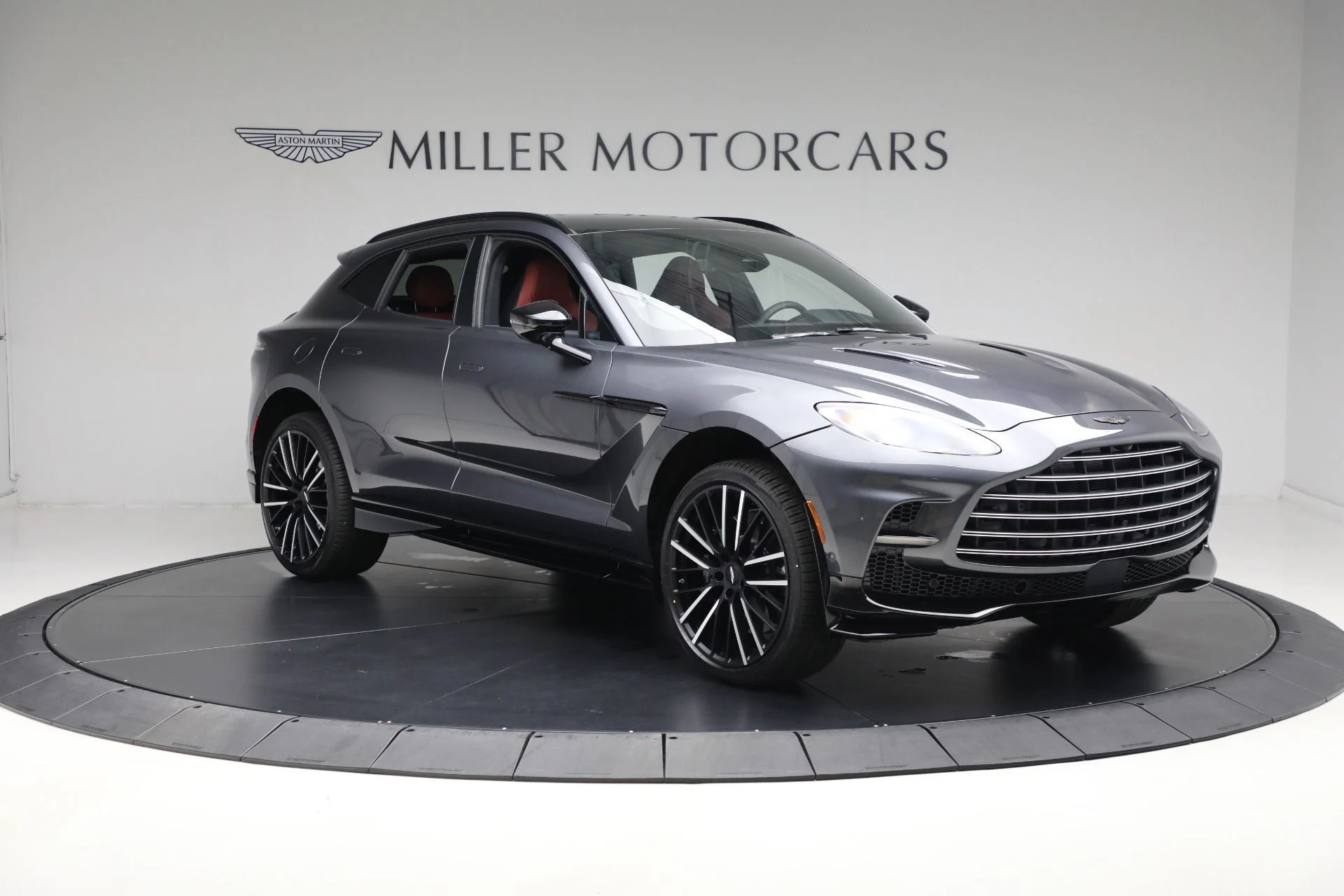 mph009_3843342863_New_2025_Aston_Martin_DBX_707_707_f7e81e6294