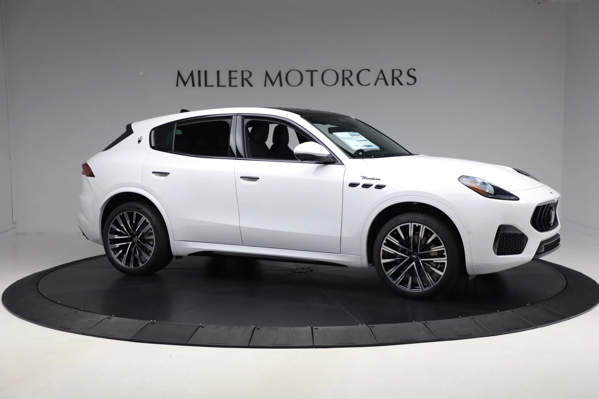 mph009_3846814033_New_2025_Maserati_Grecale_Modena_1760728930_b478609a23