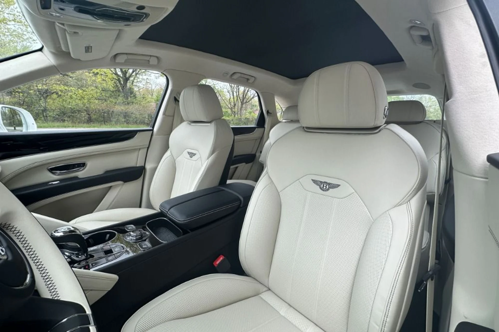mph009_3848949305_New_2026_Bentley_Bentayga_1777900453_0010e57c03