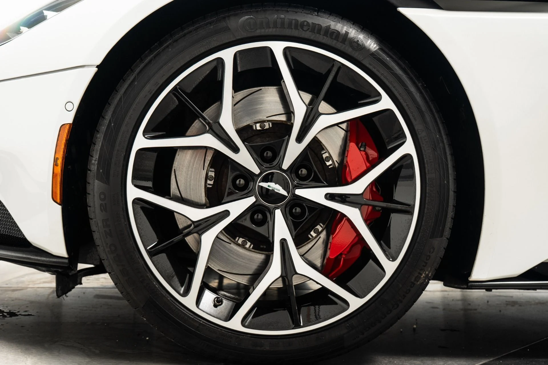 mph009_3851216992_Used_2019_Aston_Martin_DB_11_Volante_1760477407_9f8d8ae6c9