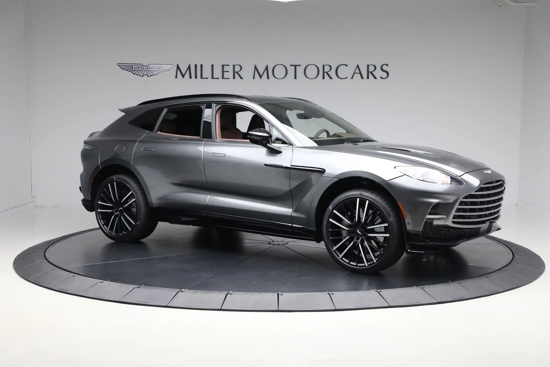 mph009_3852886042_New_2025_Aston_Martin_DBX_707_f83e5a7c37