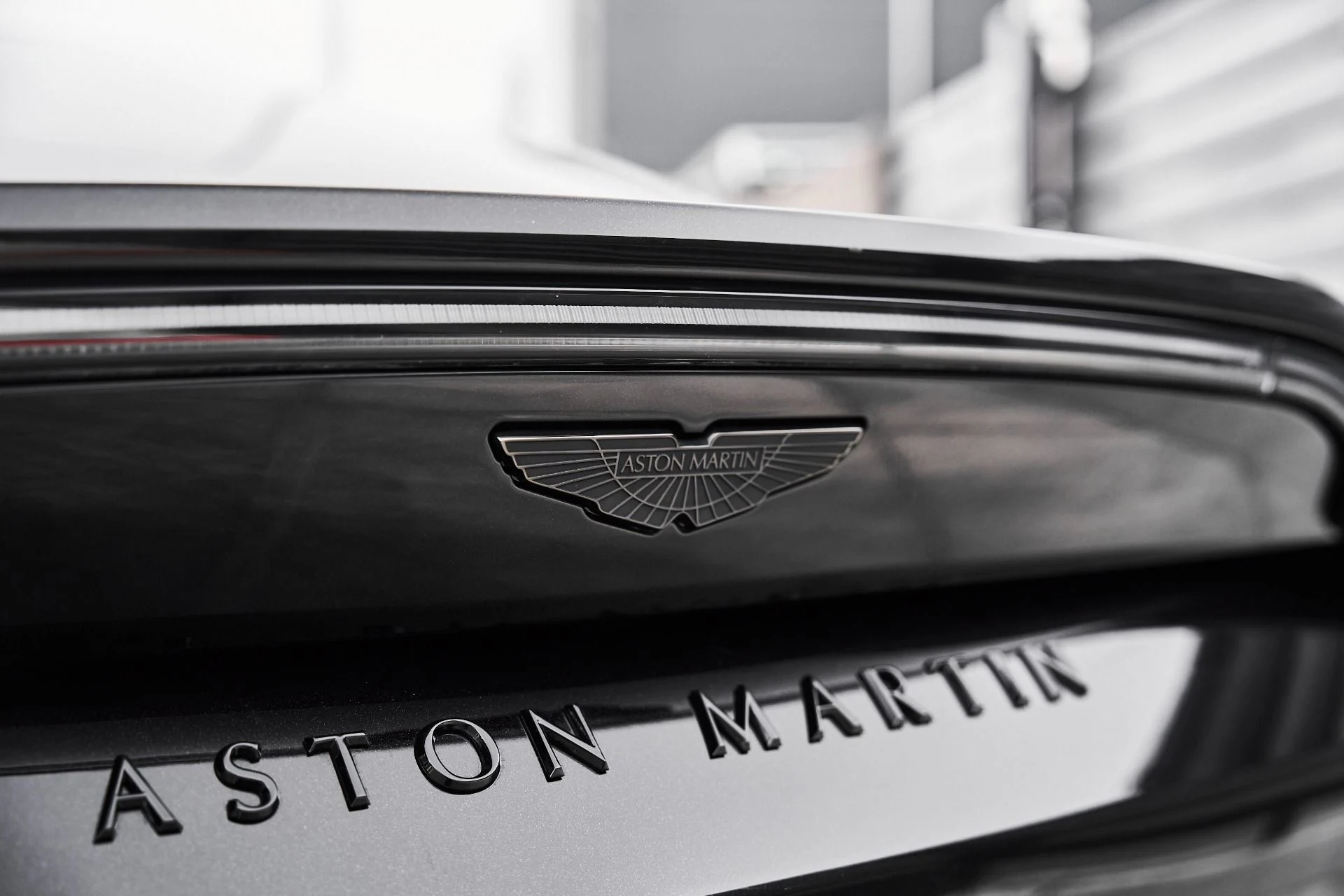 mph009_3853798224_Used_2023_Aston_Martin_Vantage_1775333292_466c02a5e1