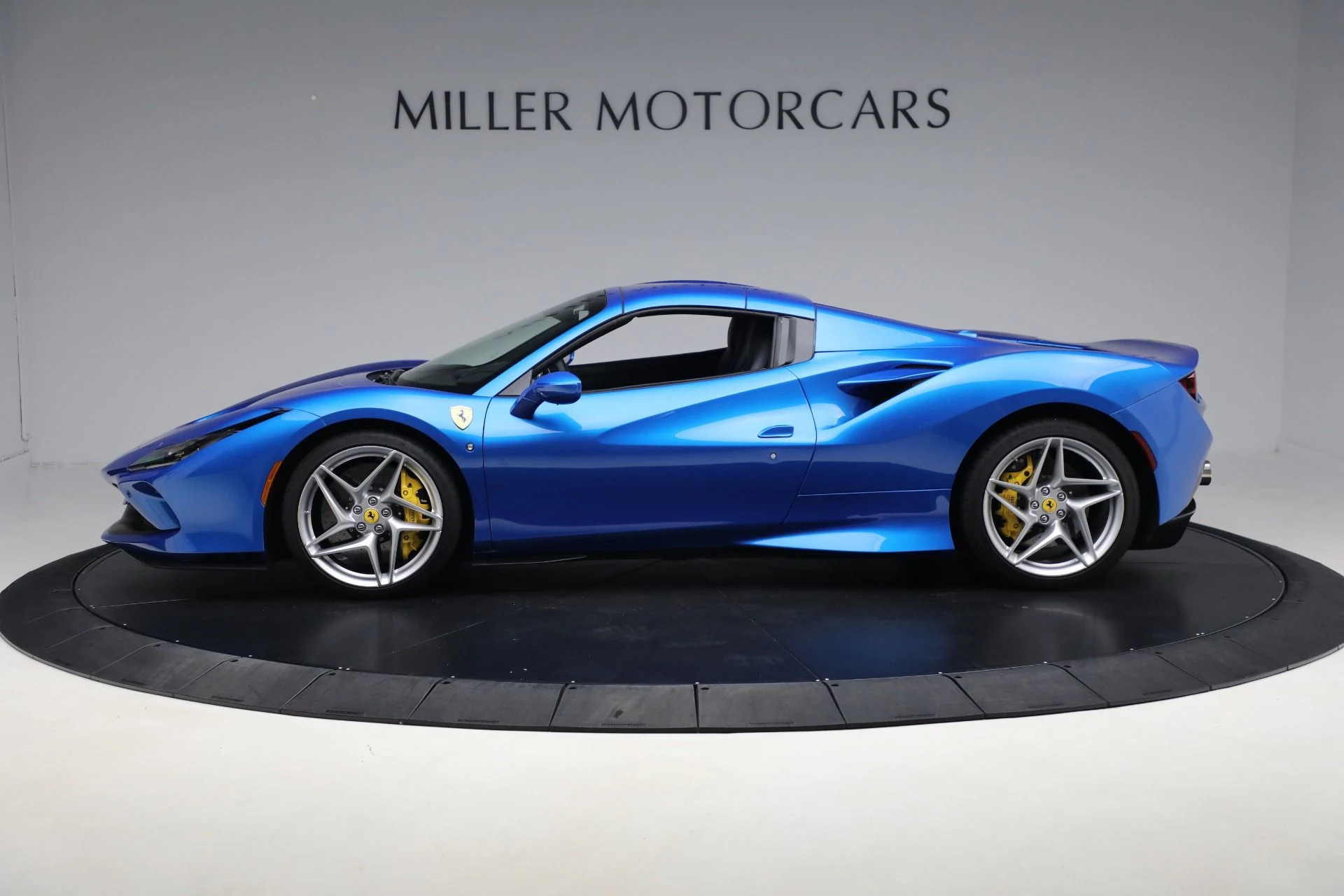mph009_3855687704_Used_2023_Ferrari_F8_Spider_dac25fedbc