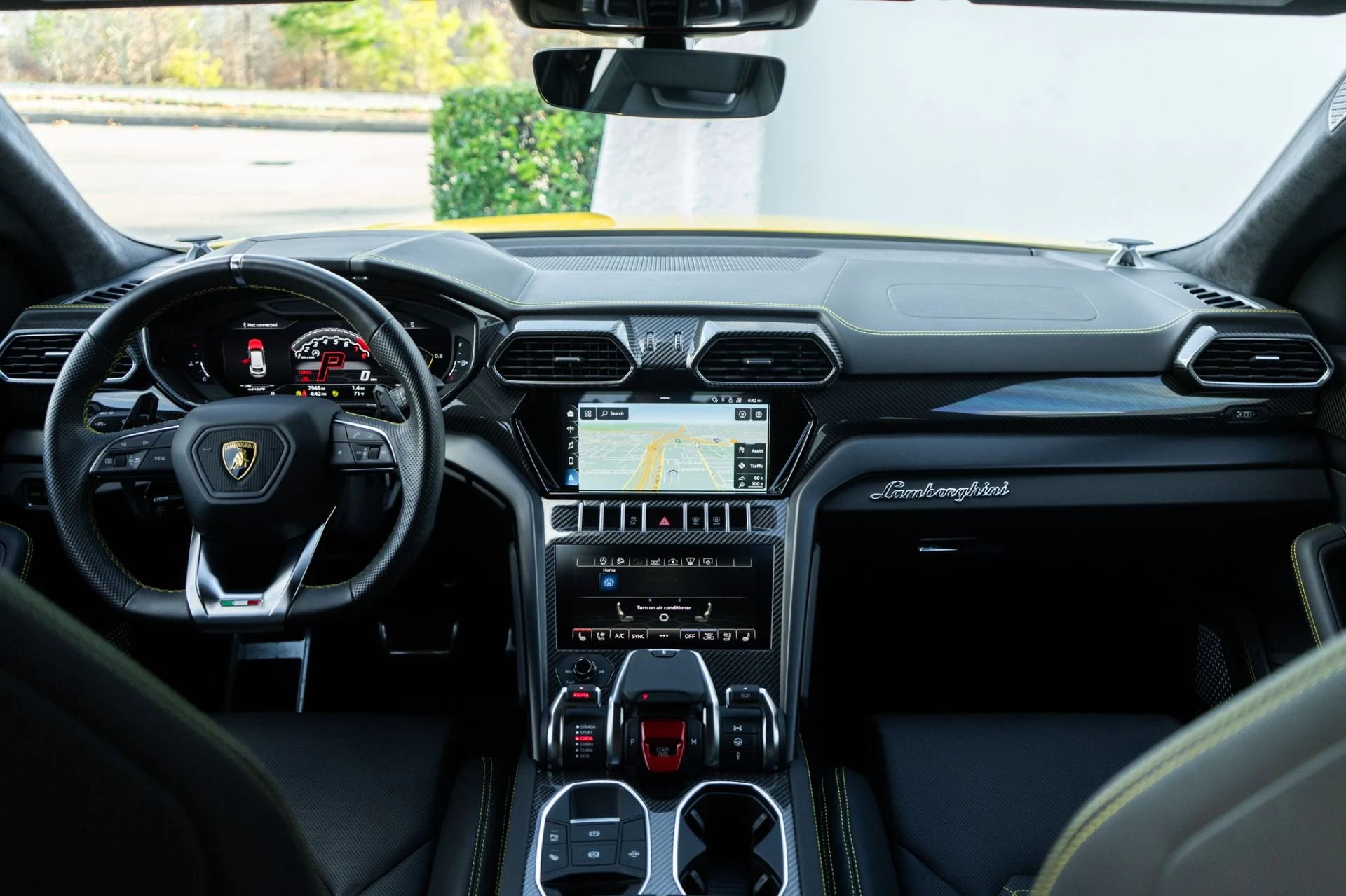 mph009_3859243354_Used_2021_Lamborghini_Urus_1770744627_7f70a57ab3