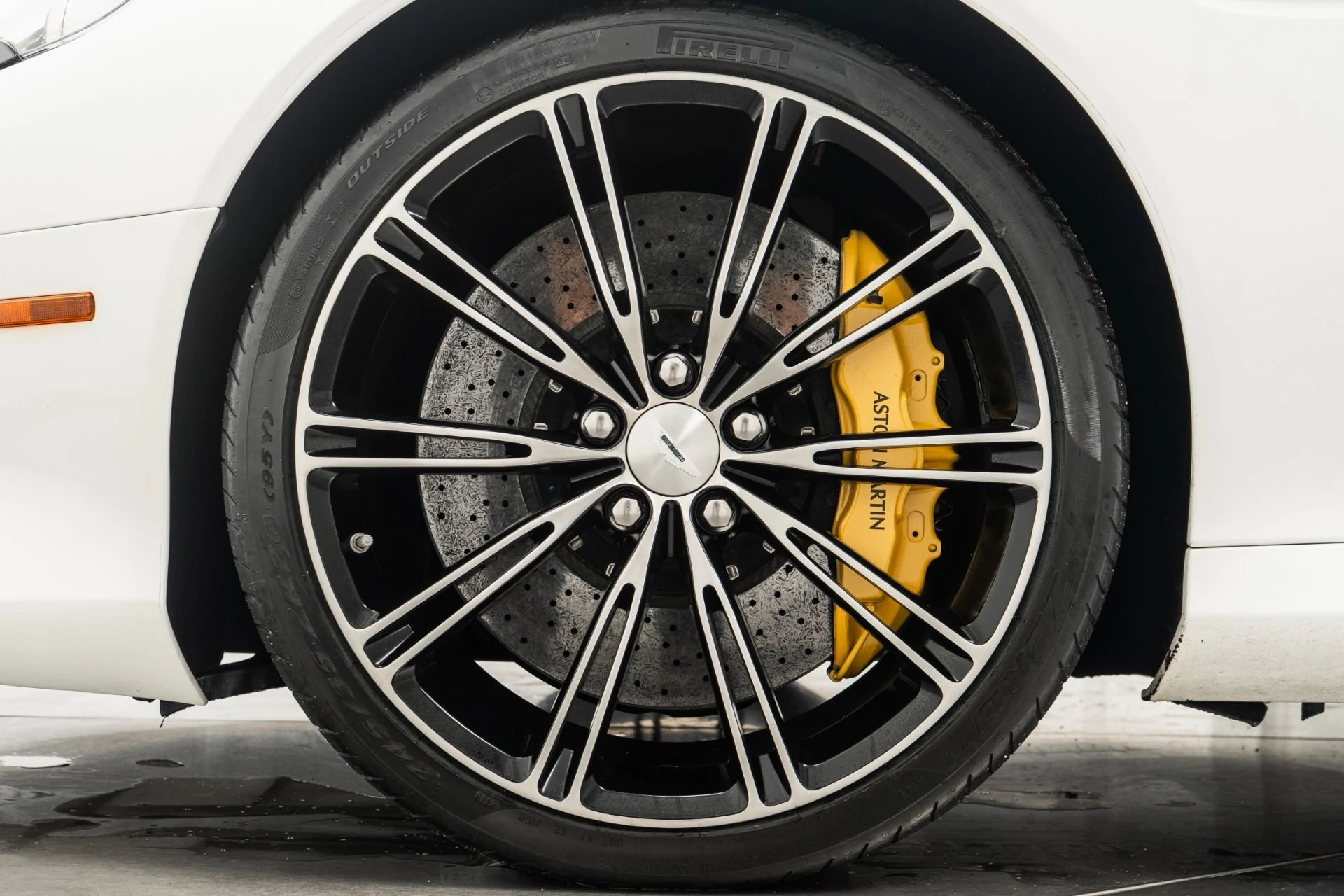 mph009_3872889628_Used_2014_Aston_Martin_DB_9_Volante_1756220918_d14a67d316