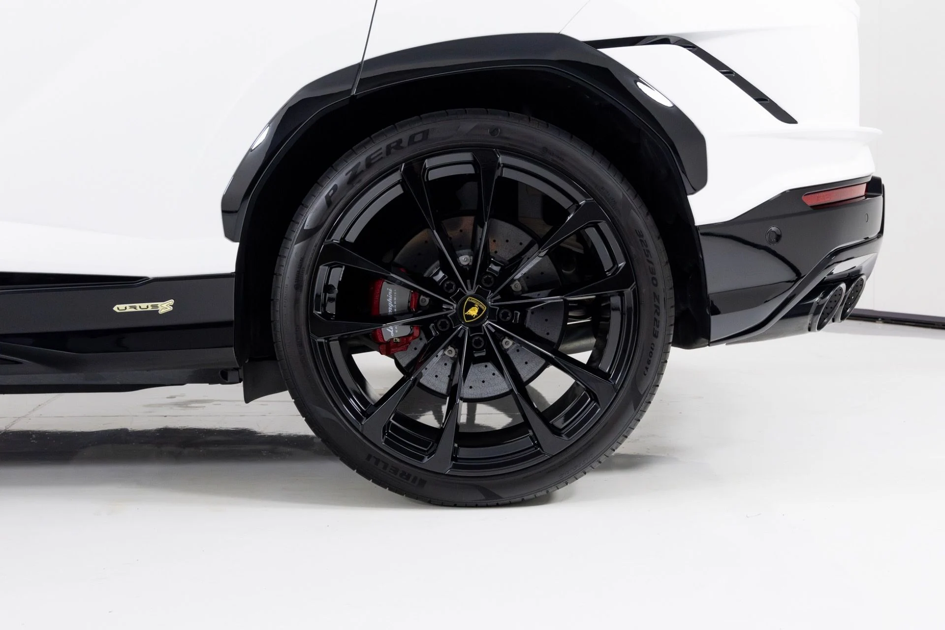 mph009_3875284569_Used_2024_Lamborghini_Urus_S_1765302043_3daf36ed50