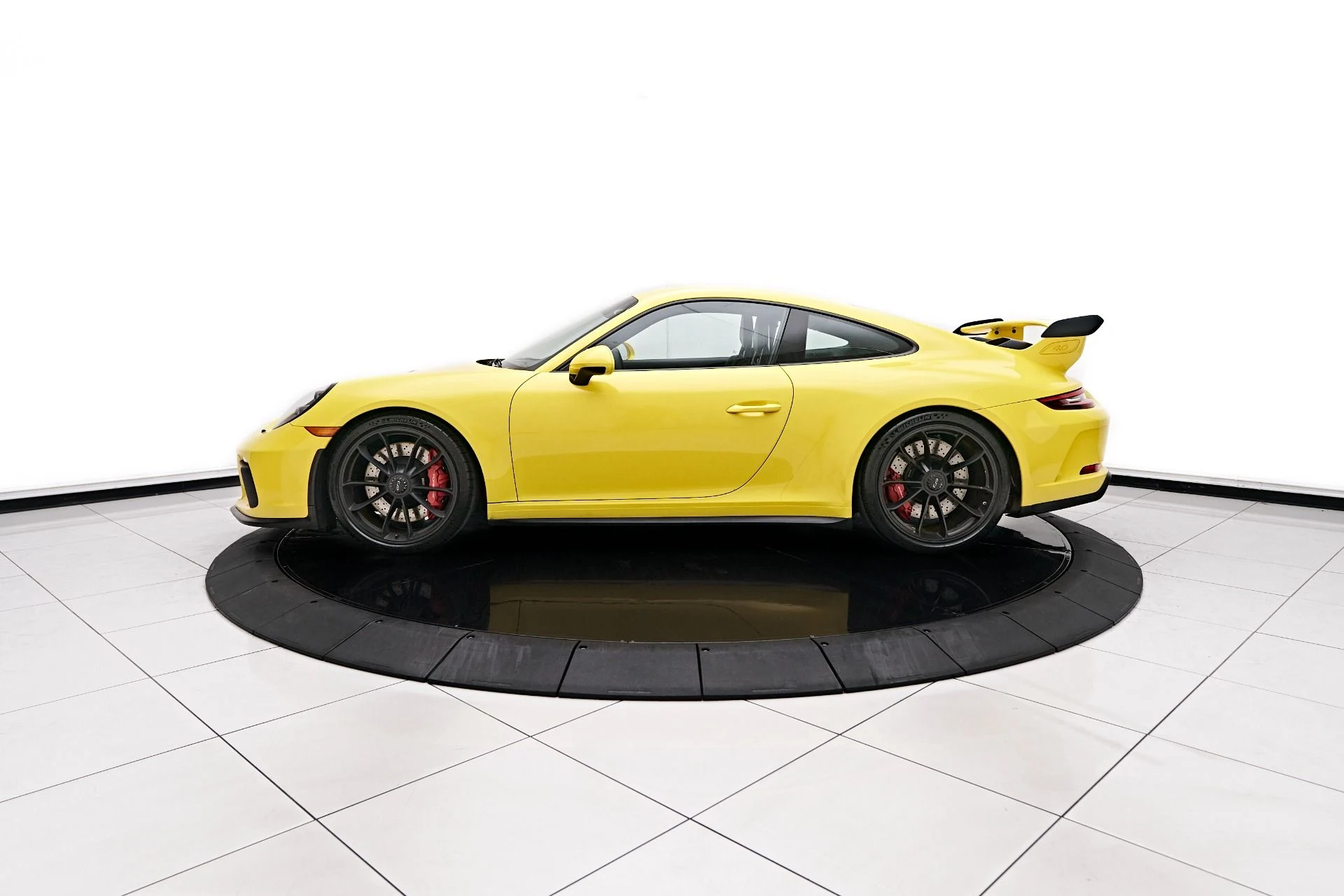 mph009_3879442676_Used_2018_Porsche_911_GT_3_1755896693_4497d8ebc9