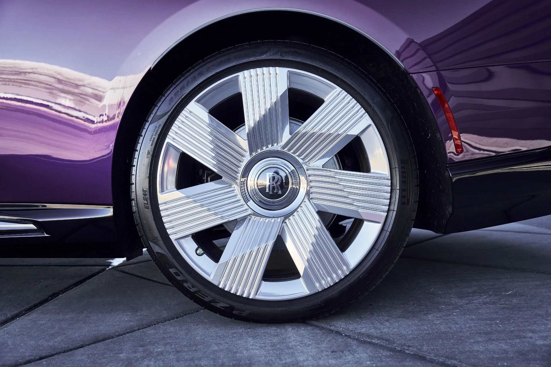 mph009_3890284606_Used_2024_Rolls_Royce_Spectre_Base_1771724323_54a3550e56