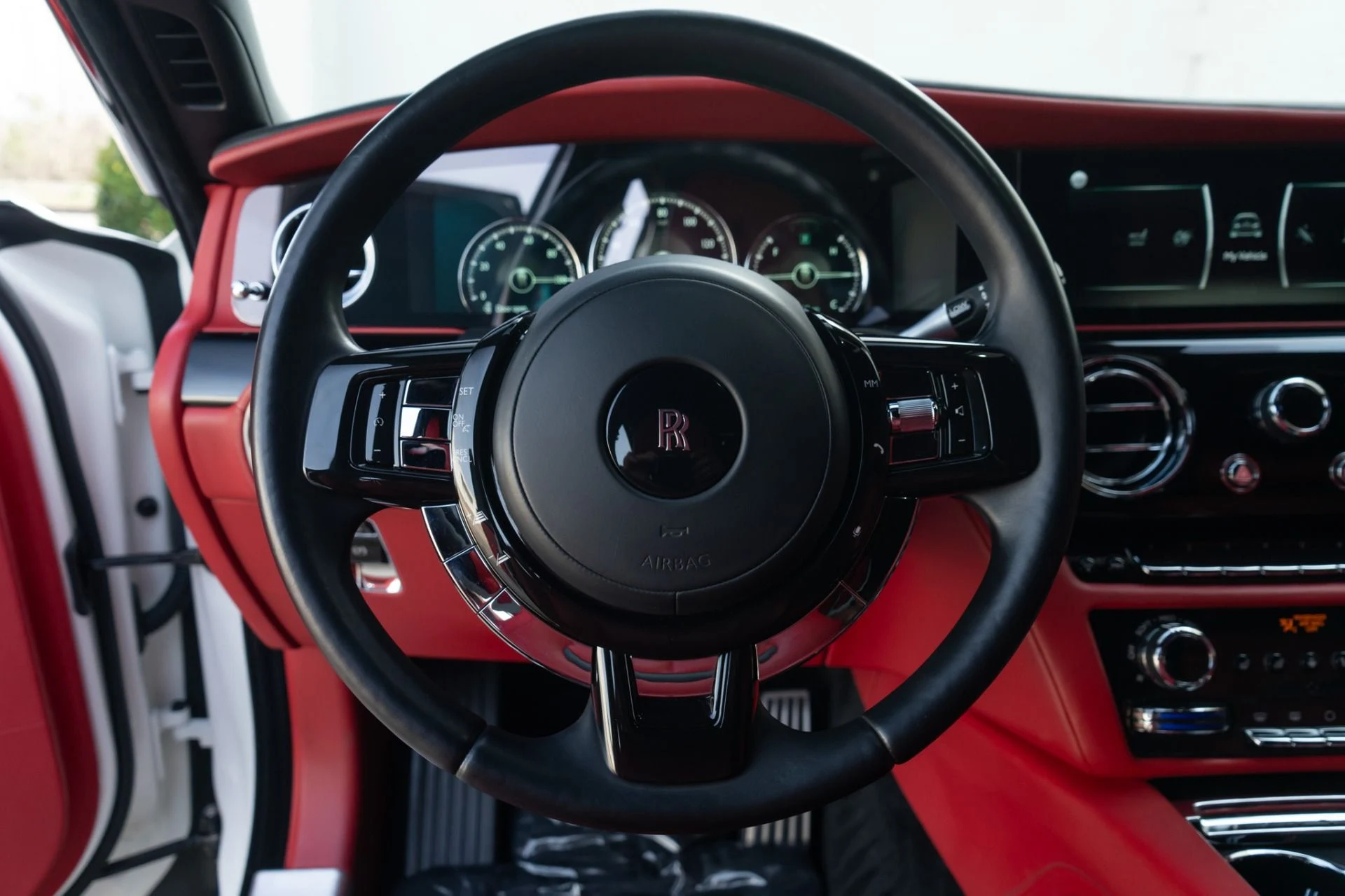 mph009_3891438624_Used_2022_Rolls_Royce_Ghost_1771452003_0a1ff6394a