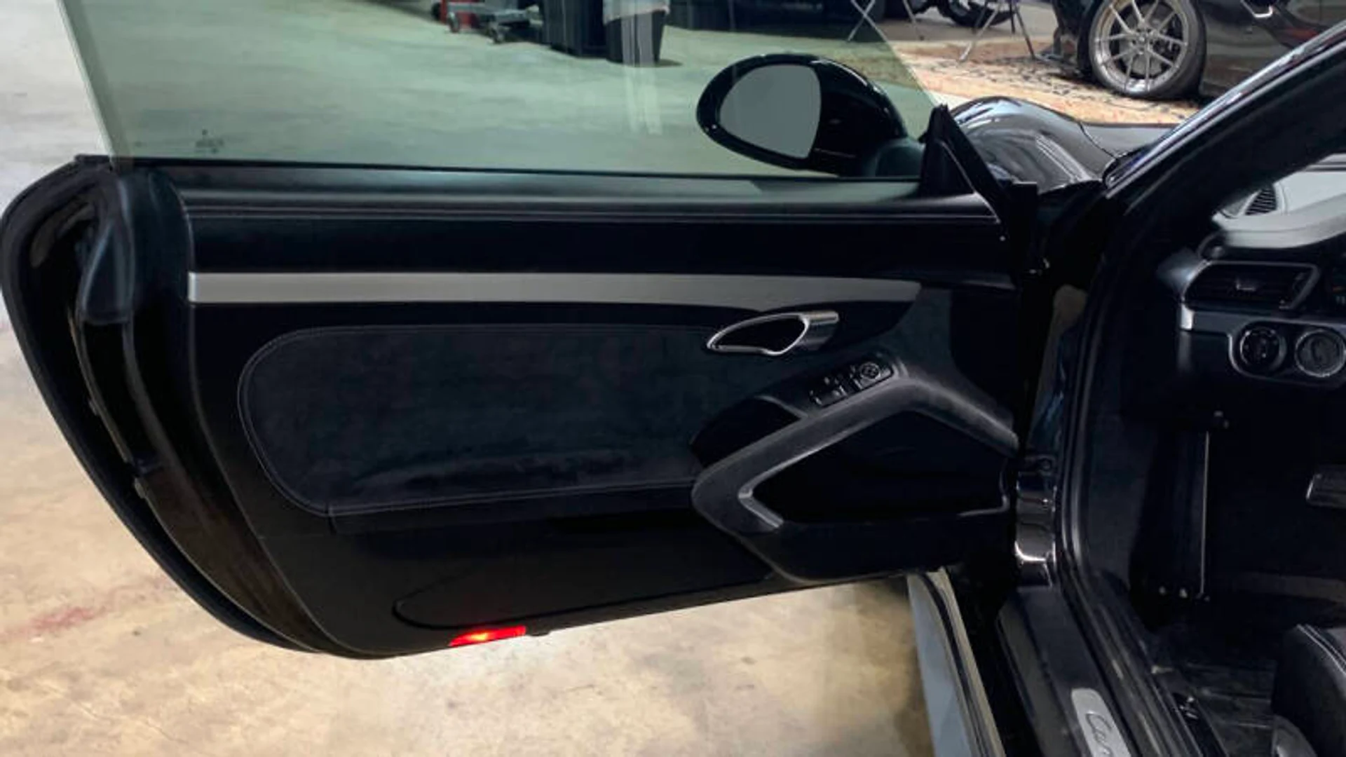 mph009_3892492566_2014_porsche_911_carrera_2dr_coupe_778acfe7d9