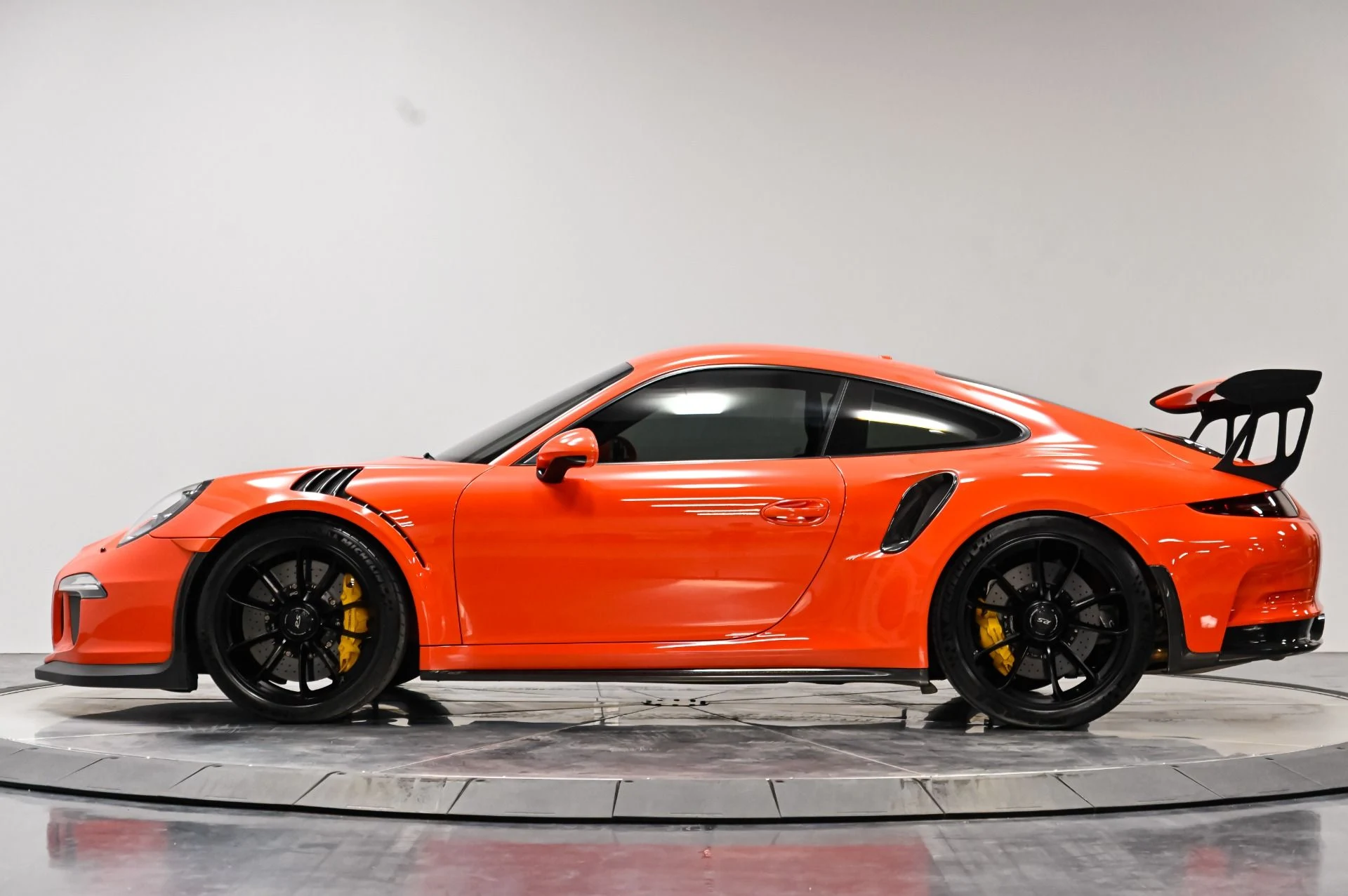 mph009_3897087471_Used_2016_Porsche_911_GT_3_RS_1788411929_e07e623c8d