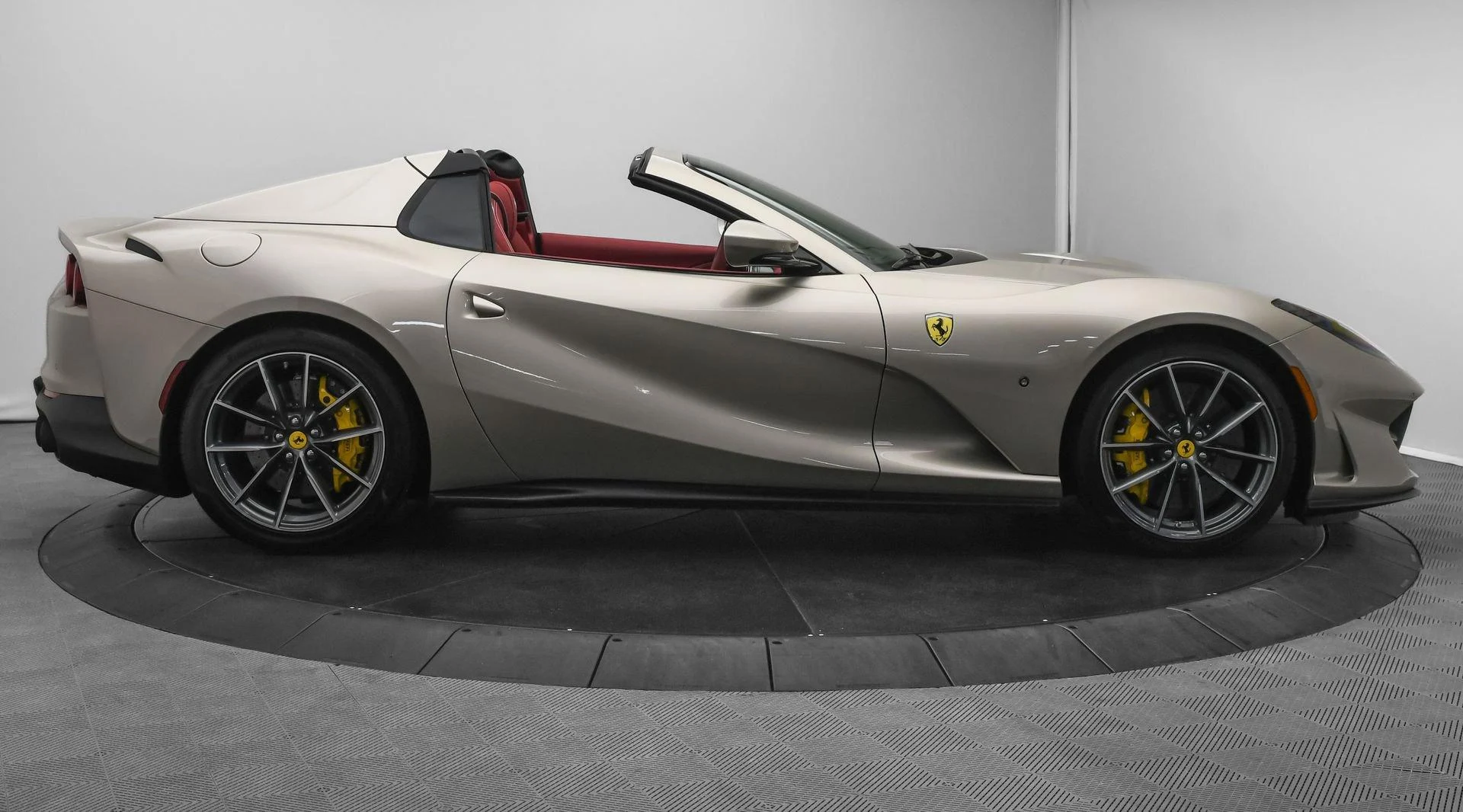 mph009_3908543030_Used_2023_Ferrari_812_GTS_1733995051_0ab0ed37a9
