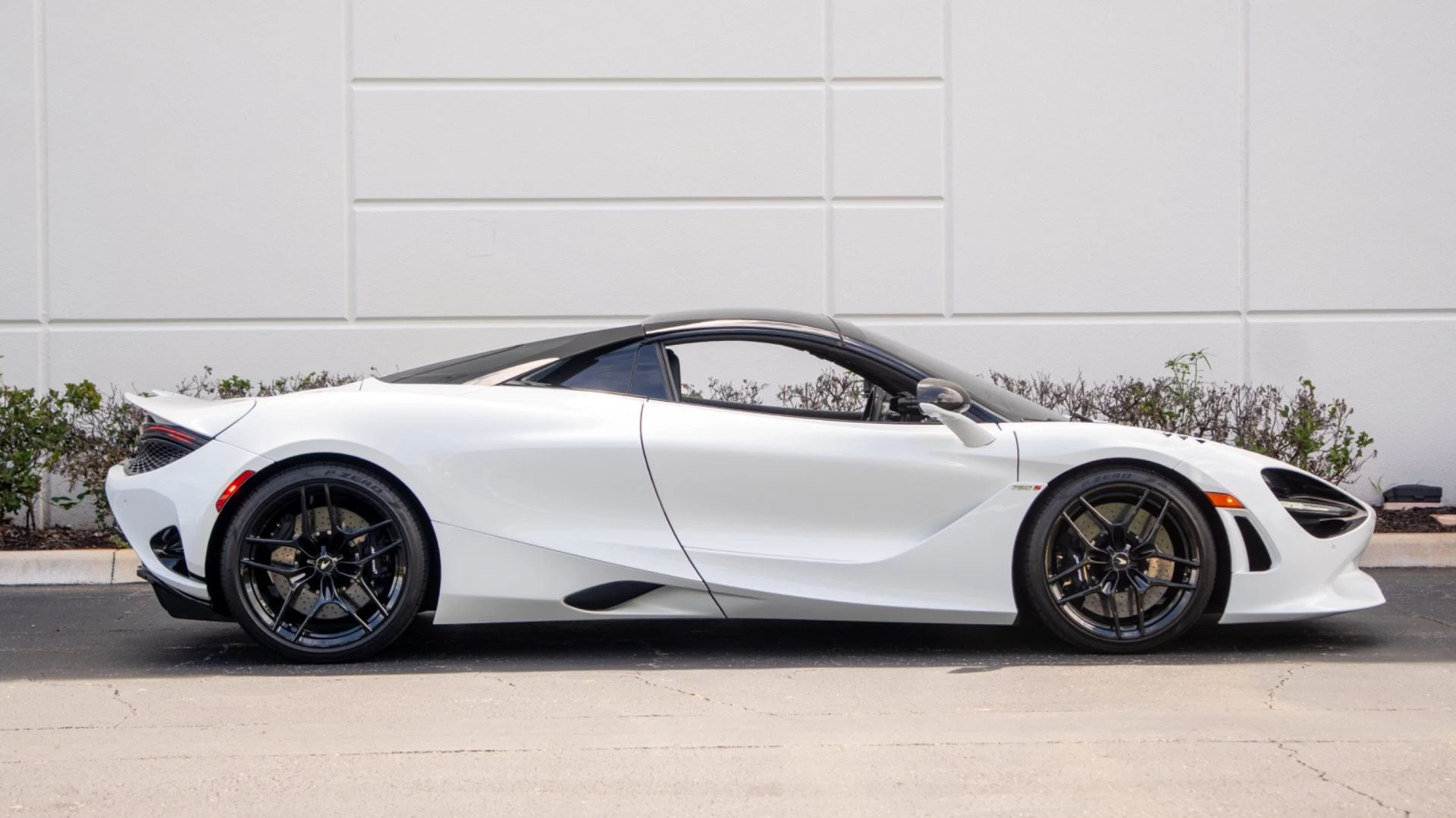 mph009_3927868921_Used_2024_Mc_Laren_750_S_Spider_1753306254_50caa3f64b