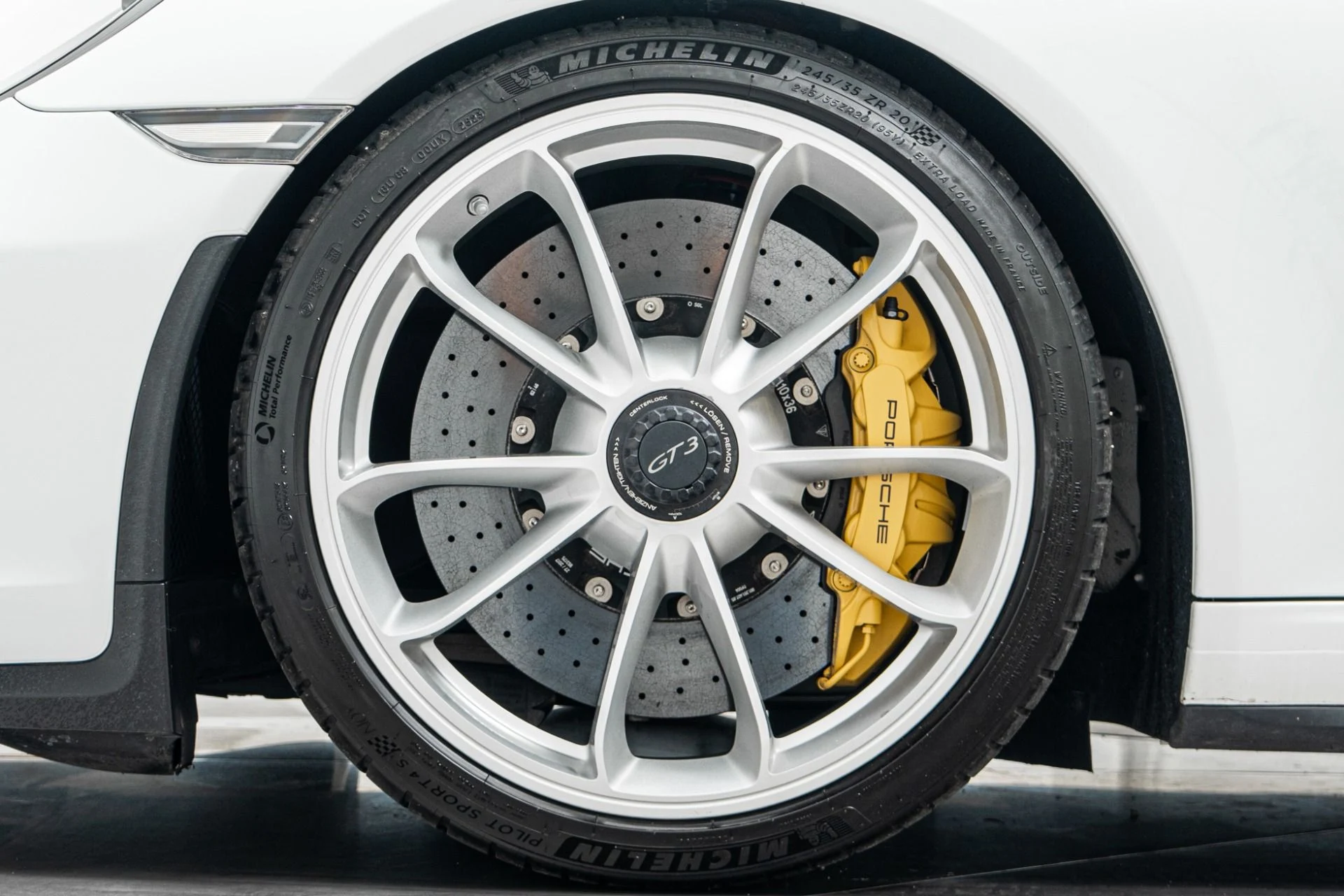 mph009_3946573896_Used_2018_Porsche_911_GT_3_Carbon_Ceramic_Brakes_1781905829_323a09d5e0