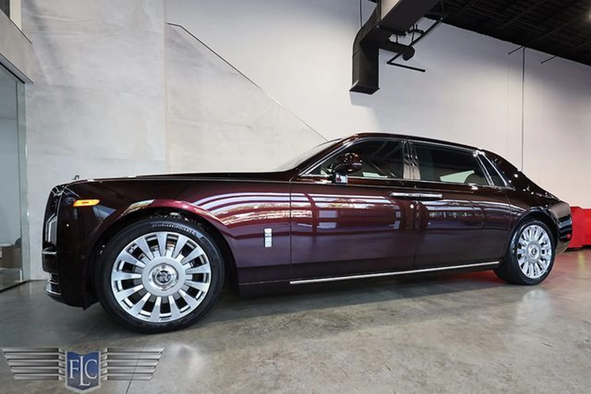mph009_3949358104_used_2018_rolls_royce_phantom_extendedwheelbasesedan_9689_23067531_14_640_62d2a7d418