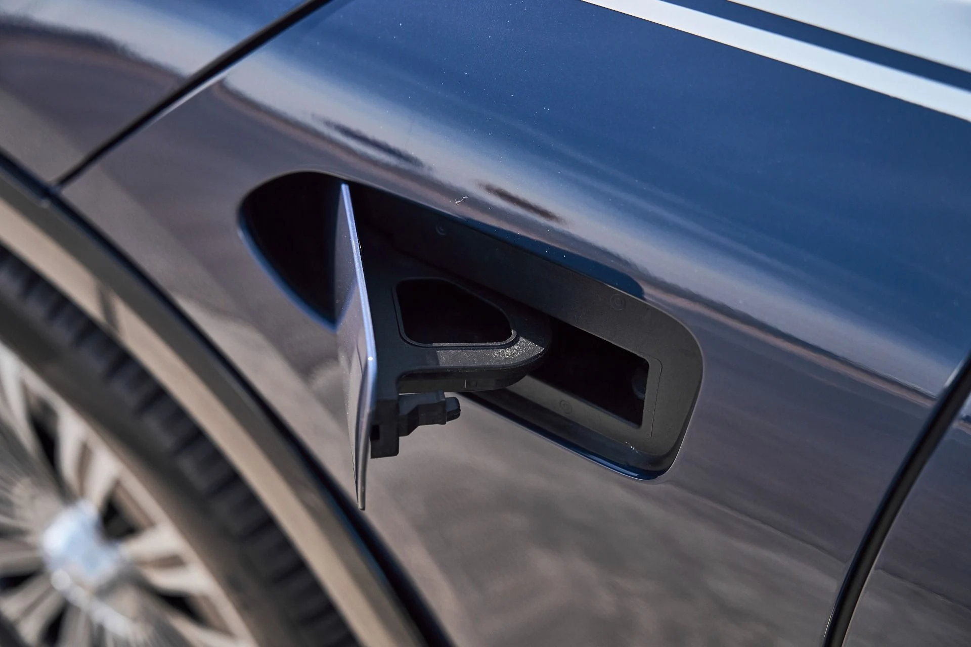 mph009_3954082478_Used_2024_Mercedes_Benz_EQS_Maybach_EQS_680_1766455832_d89220528d