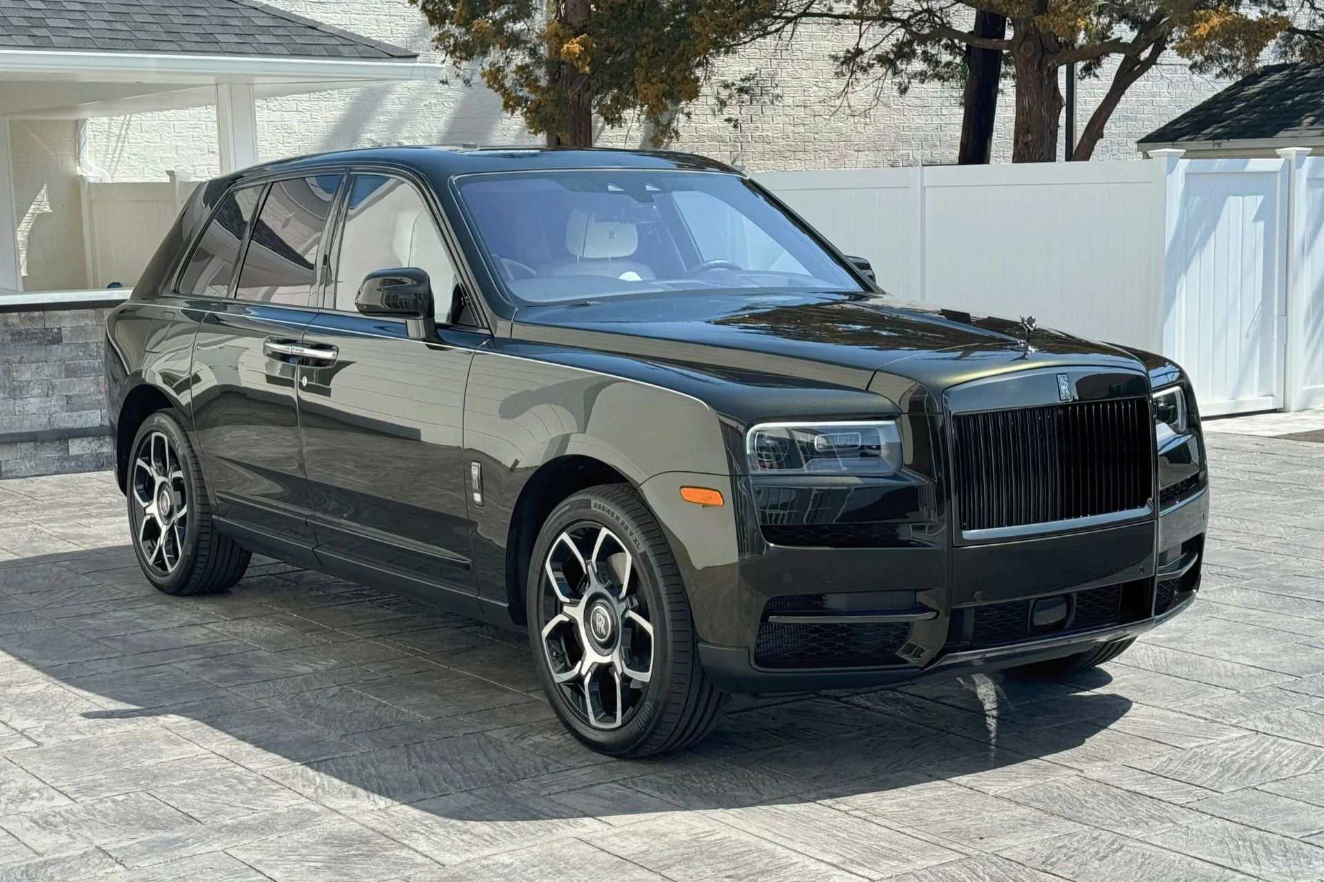 mph009_3955815291_Used_2023_Rolls_Royce_Cullinan_Black_Badge_1743690730_9f43753290