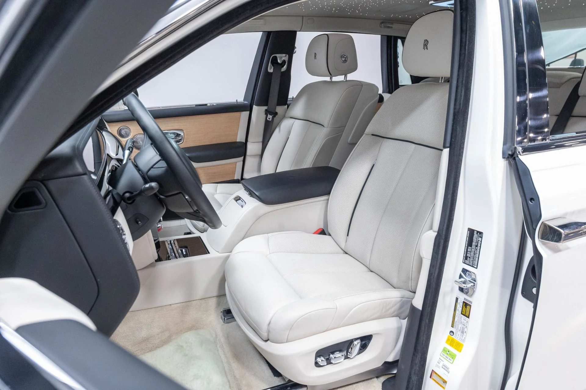 mph009_3963257122_Used_2019_Rolls_Royce_Phantom_1784063951_971b81597f