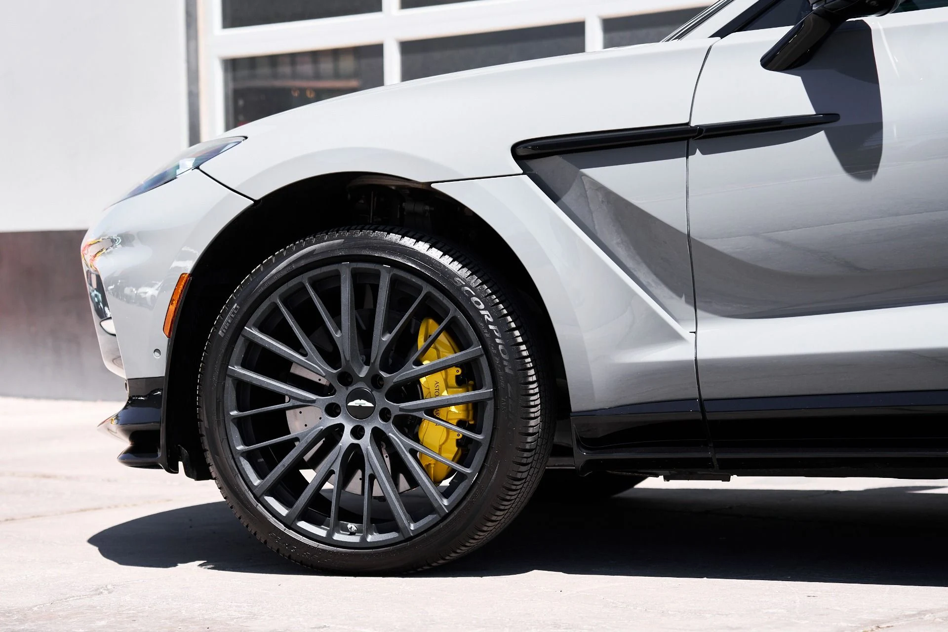 mph009_3963432614_Used_2024_Aston_Martin_DBX_707_1753235896_30d156d973