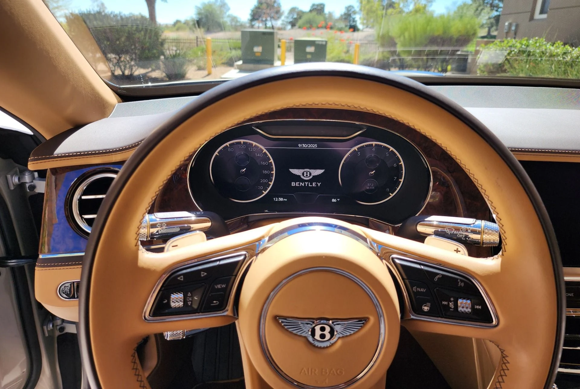 mph009_3965304368_Used_2022_Bentley_Flying_Spur_V8_1761690290_5f669855b7