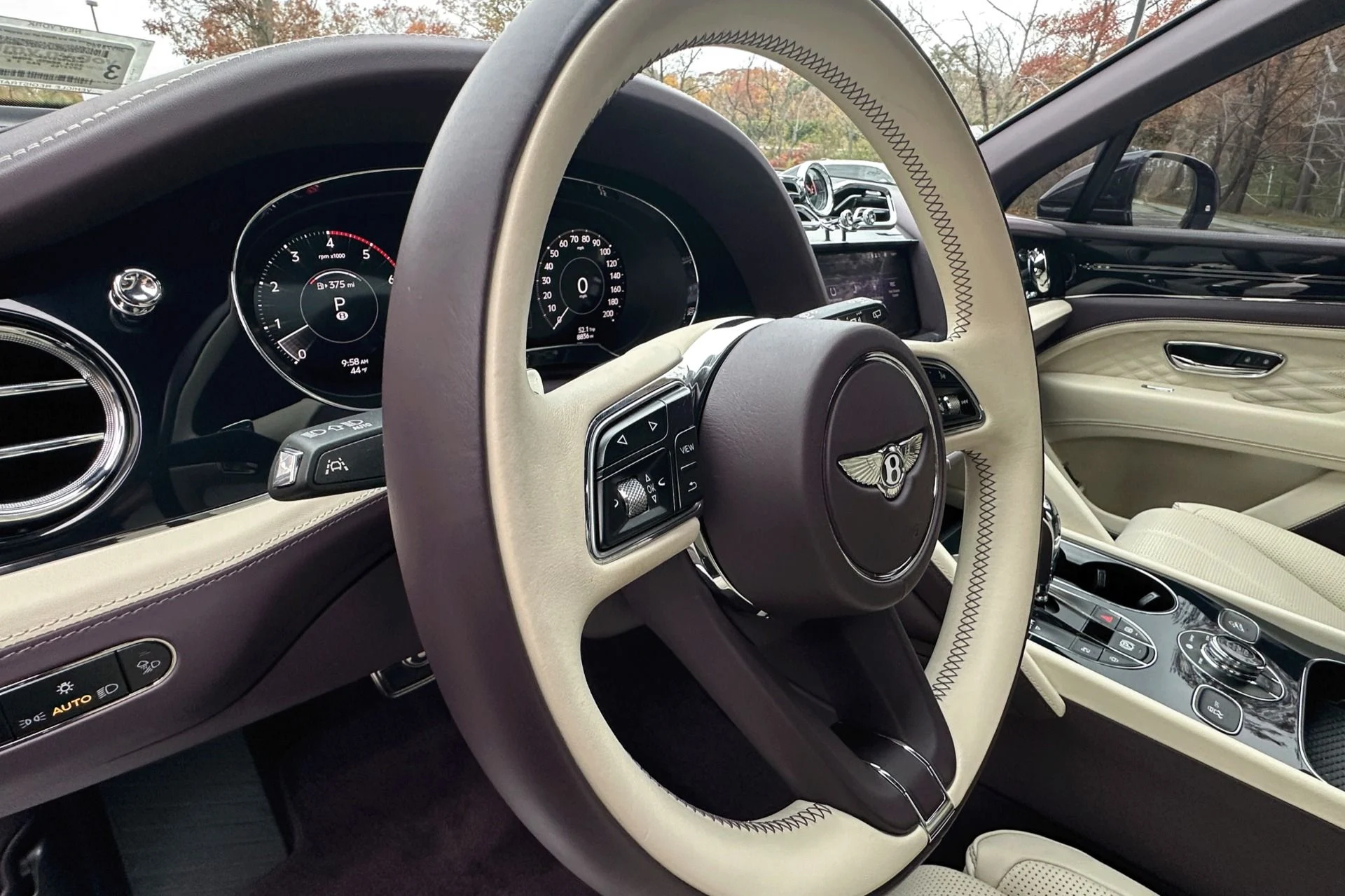 mph009_3970341688_Used_2024_Bentley_Bentayga_EWB_Azure_V8_1763042894_ac625d805e