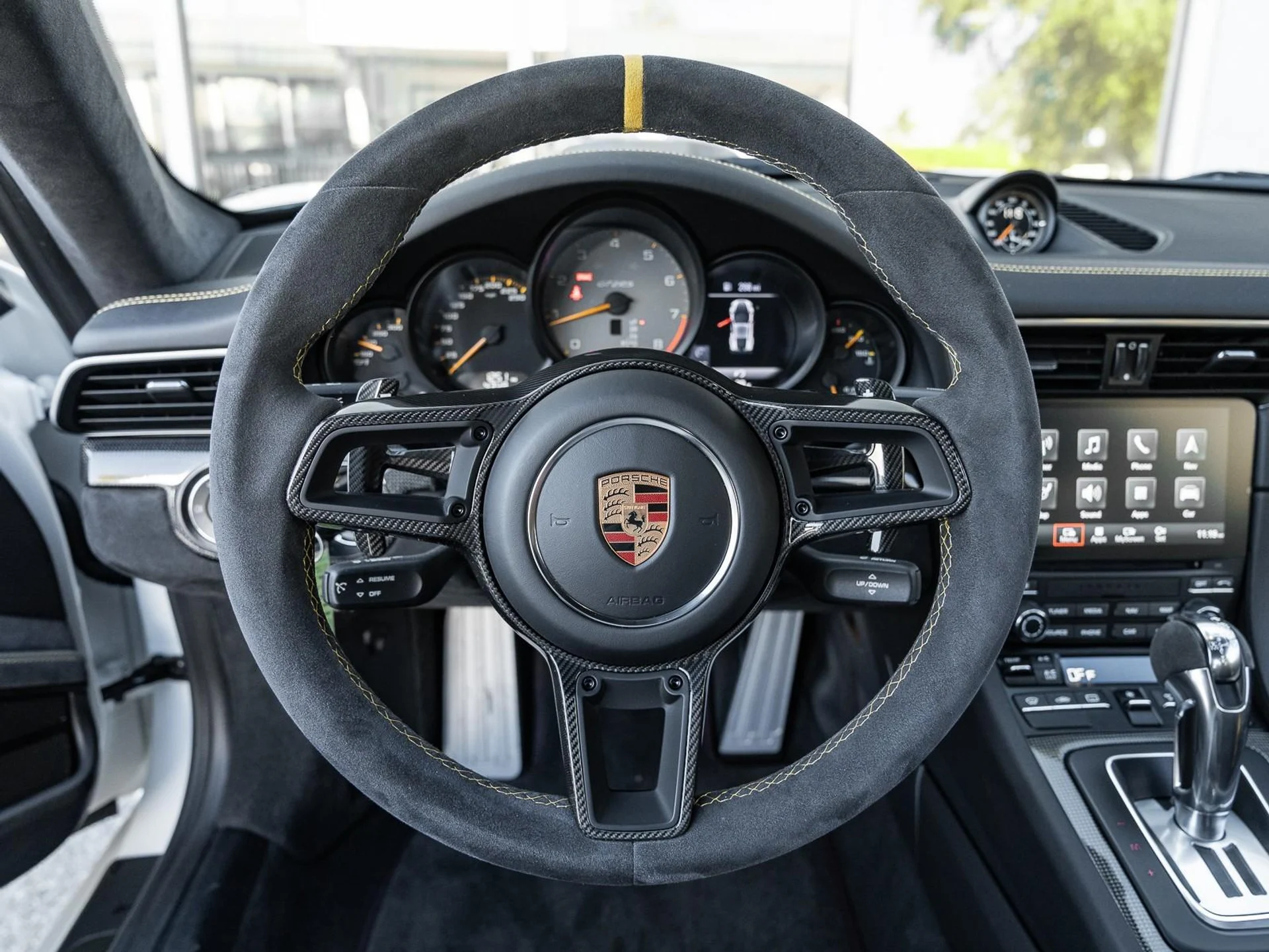 mph009_397499053_Used_2018_Porsche_911_GT_2_RS_1763589938_fb4ec5623b