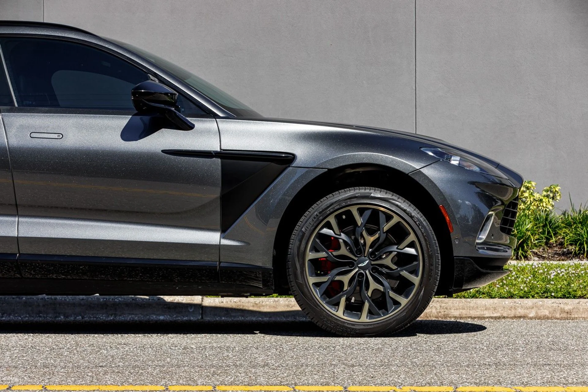 mph009_3975811293_Used_2021_Aston_Martin_DBX_1d6e0e7587