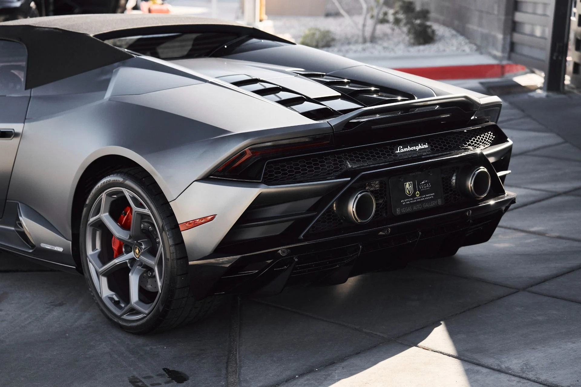 mph009_3988720239_Used_2022_Lamborghini_Huracan_EVO_Base_1761357557_54bdd056f7