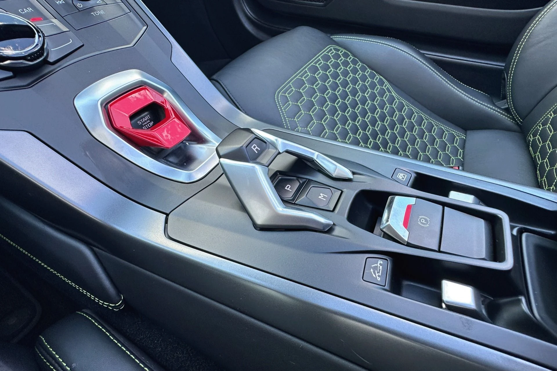 mph009_3992008106_Used_2017_Lamborghini_Huracan_RWD_Spyder_1761220667_1c932aa125