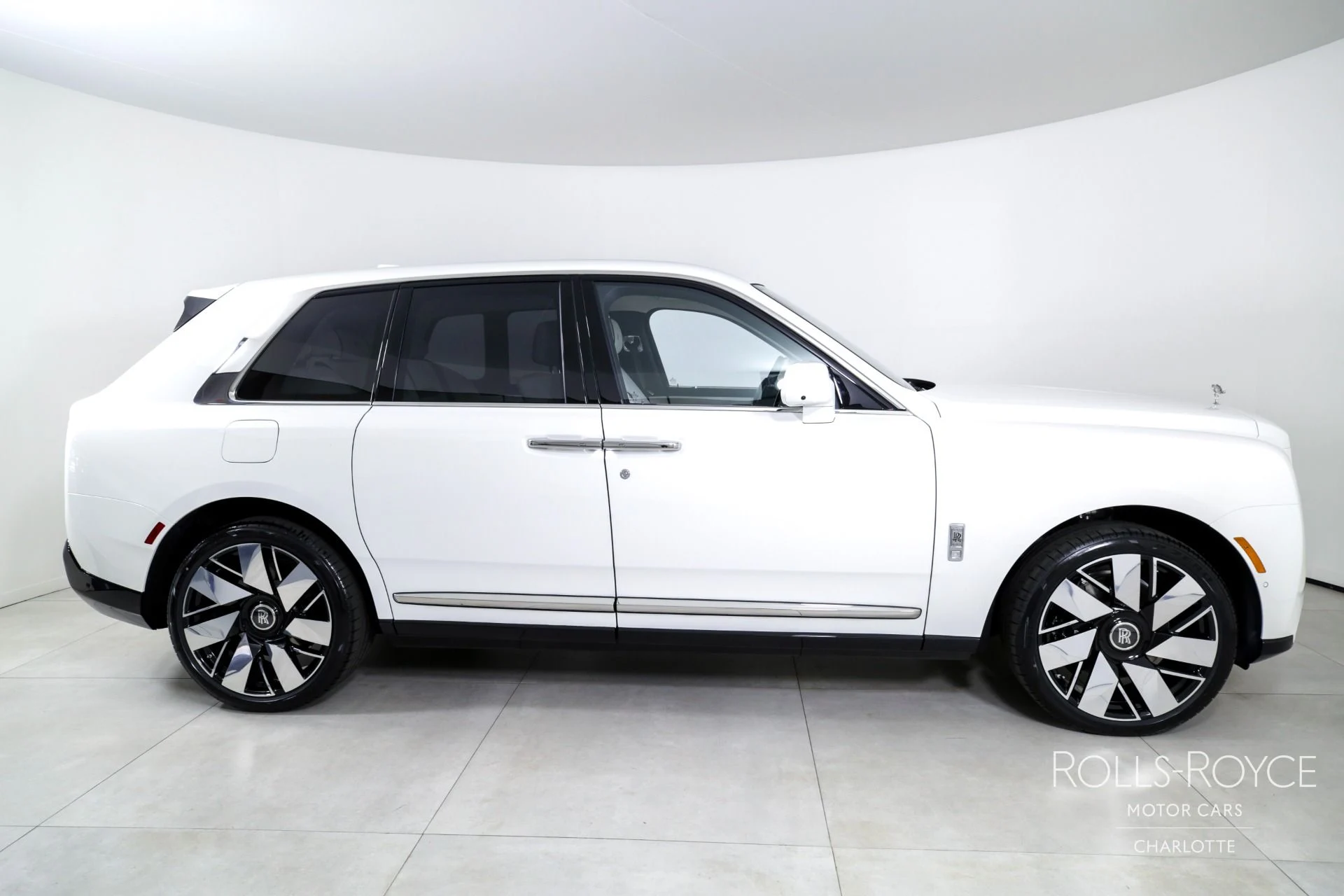 mph009_3997570925_Used_2025_Rolls_Royce_Cullinan_1745264127_ee400a7f68