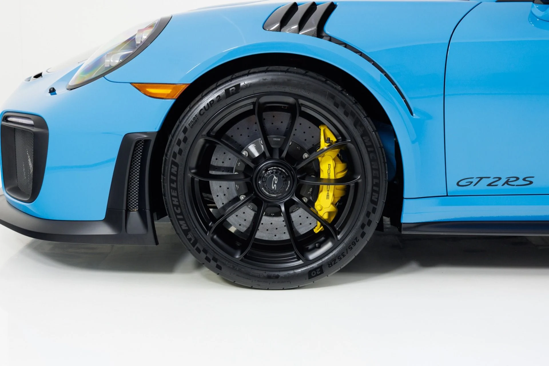 mph009_4002479576_Used_2019_Porsche_911_GT_2_RS_1792013899_0fe55eace4