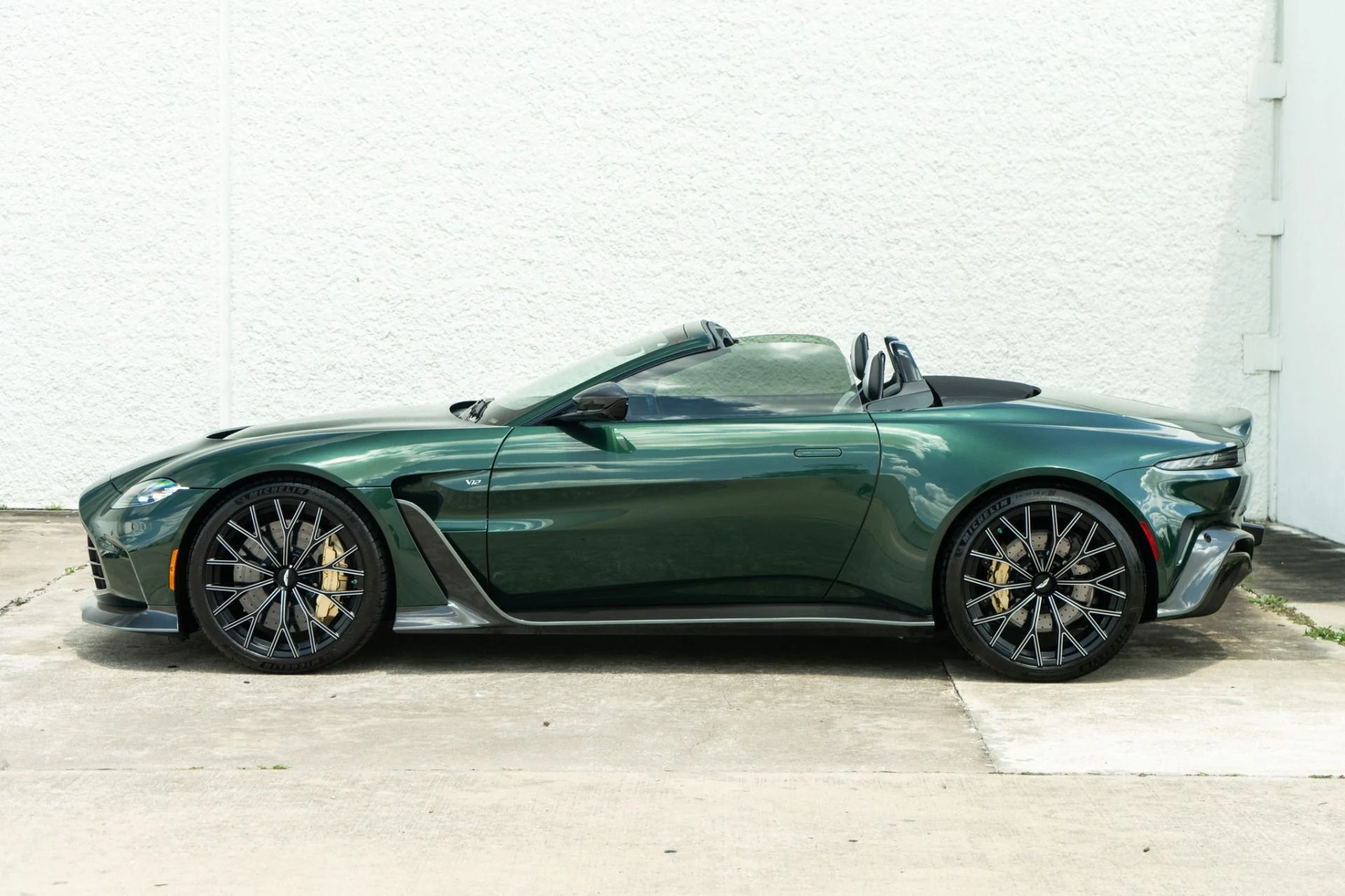 mph009_4004990782_Used_2023_Aston_Martin_Vantage_V12_1778619446_5e5dfd6260