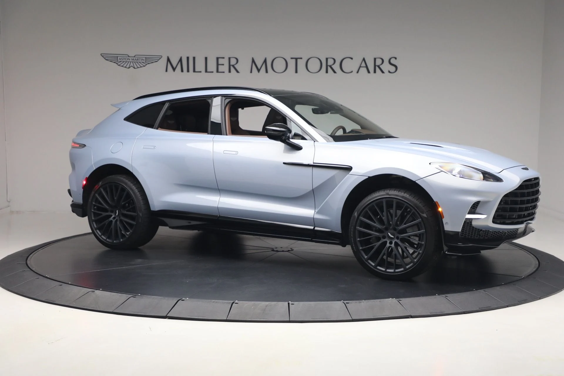mph009_4016498723_Used_2026_Aston_Martin_DBX_707_1780931414_b348498c01