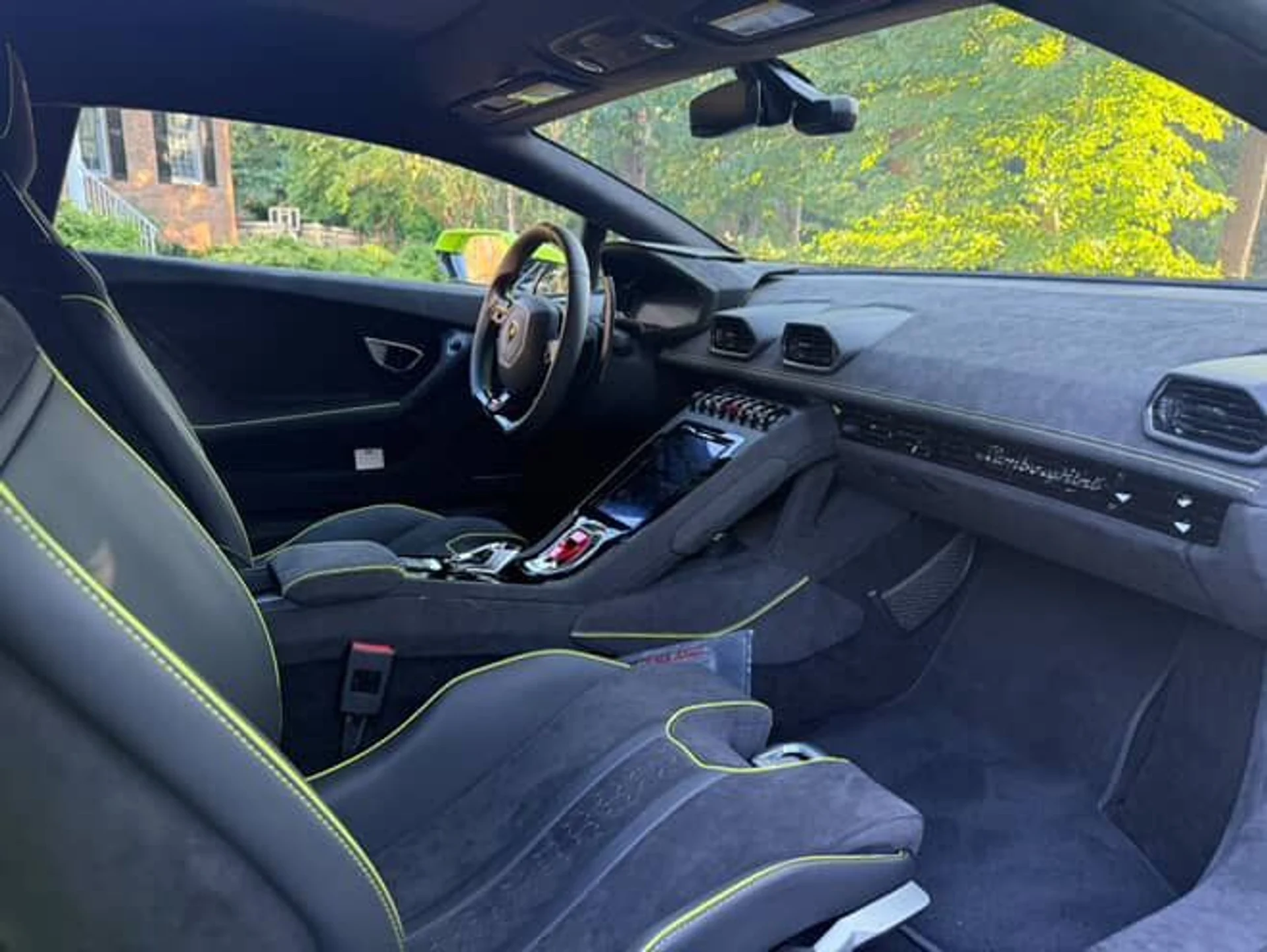 mph009_4018219183_Used_2024_Lamborghini_Huracan_Sterrato_1759167644_fe5fae4086