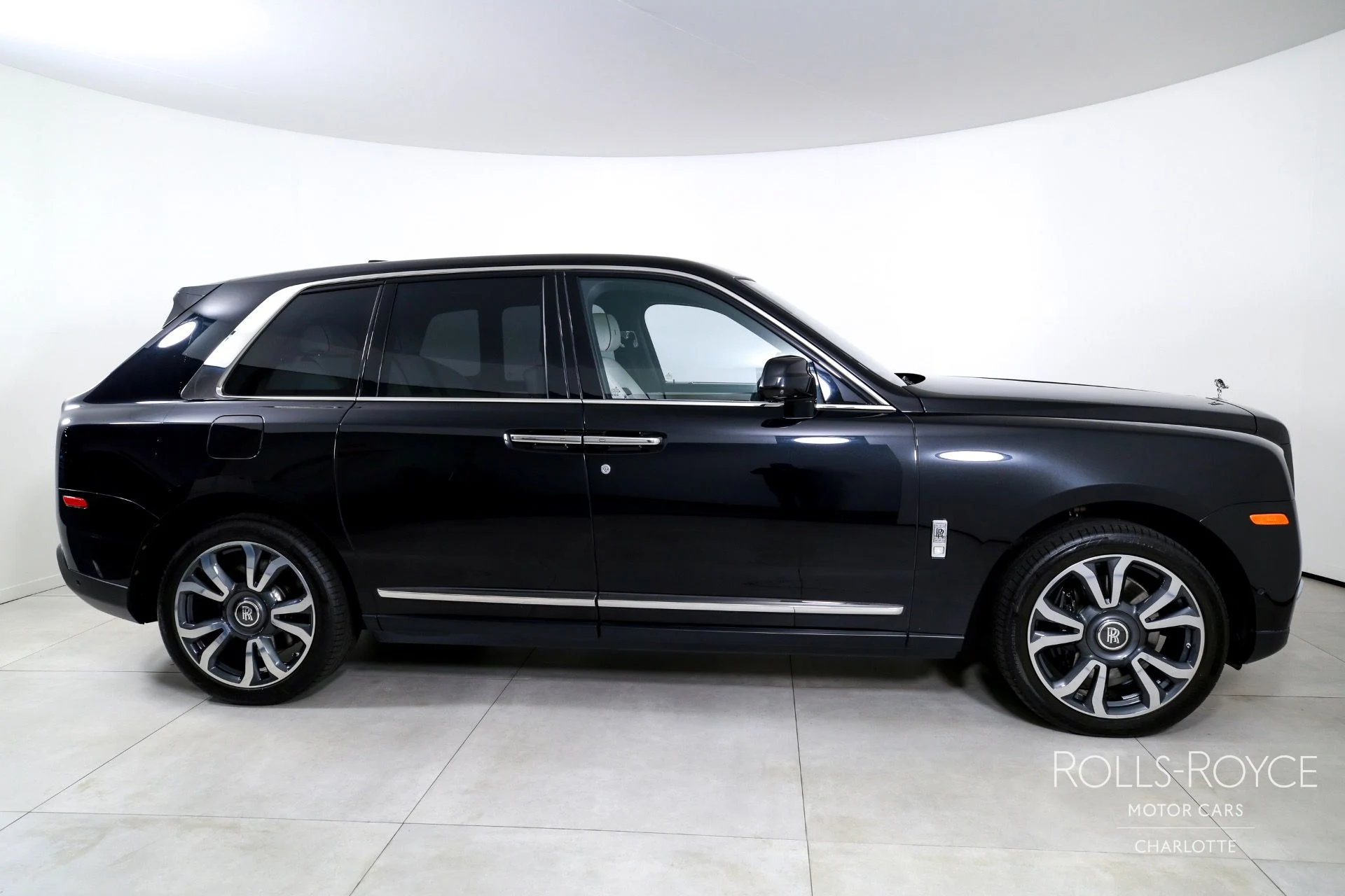 mph009_4019228743_Used_2022_Rolls_Royce_Cullinan_1754585969_3b7e14ae68