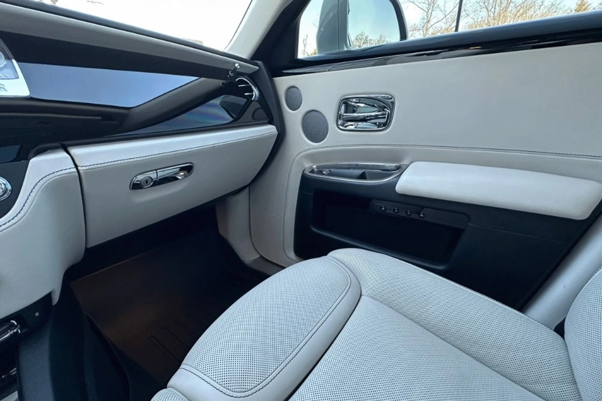 mph009_4028534734_Used_2016_Rolls_Royce_Ghost_1768387750_17eea3e867