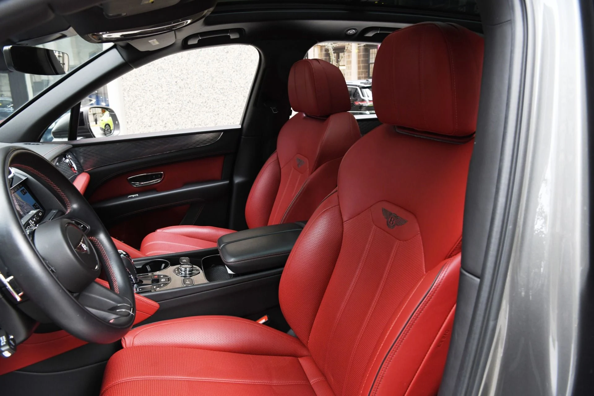 mph009_4037942822_Used_2021_Bentley_Bentayga_V8_1761946591_3f13fb9540