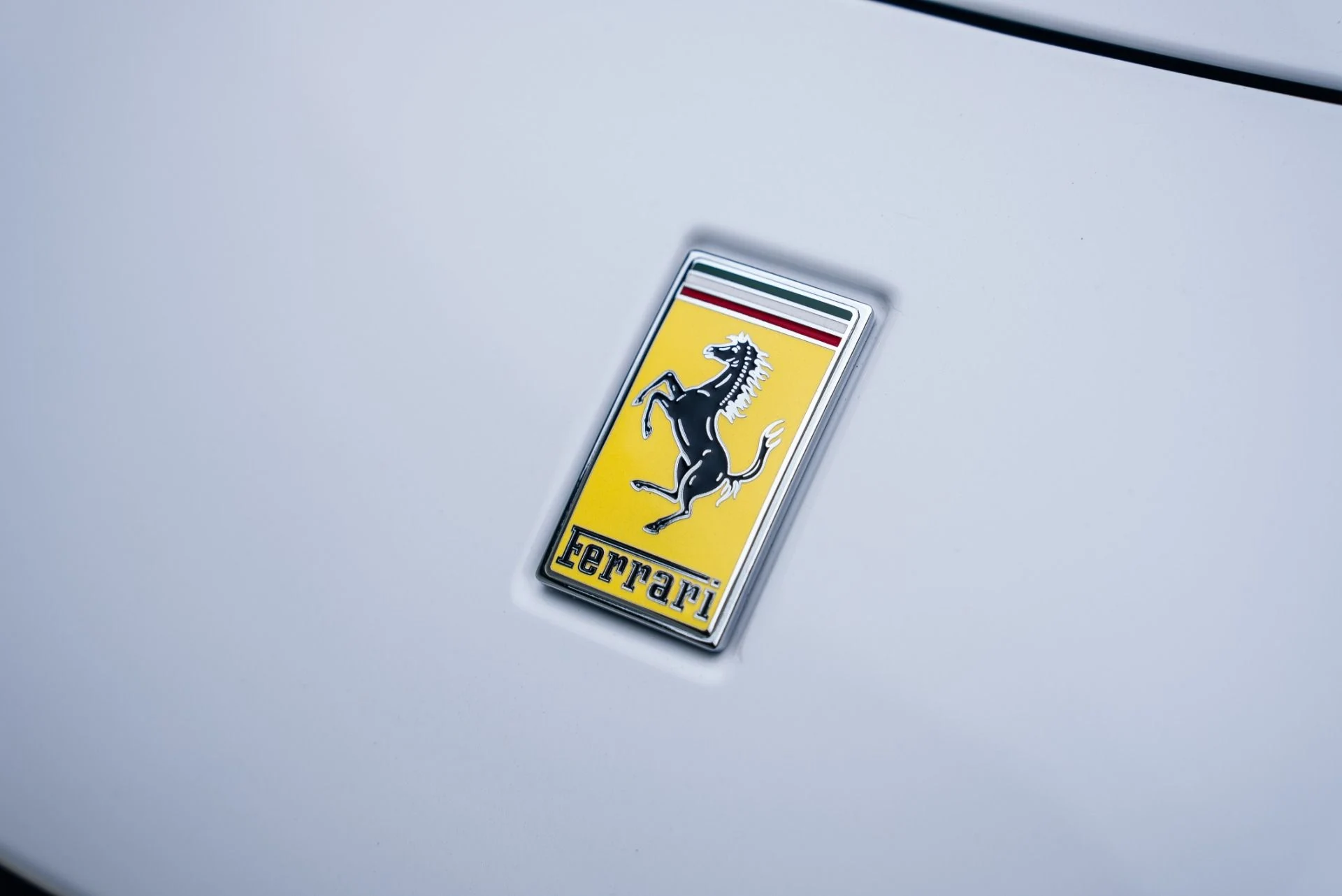 mph009_4040704767_Used_2025_Ferrari_Roma_Spider_1766089214_6b9ac7f061