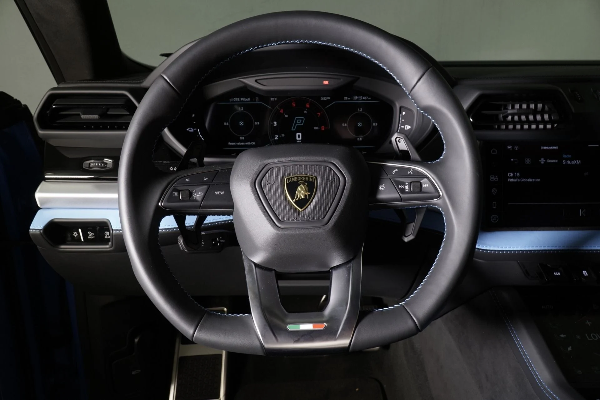 mph009_4043966811_New_2025_Lamborghini_Urus_SE_1760113903_0d360d7602