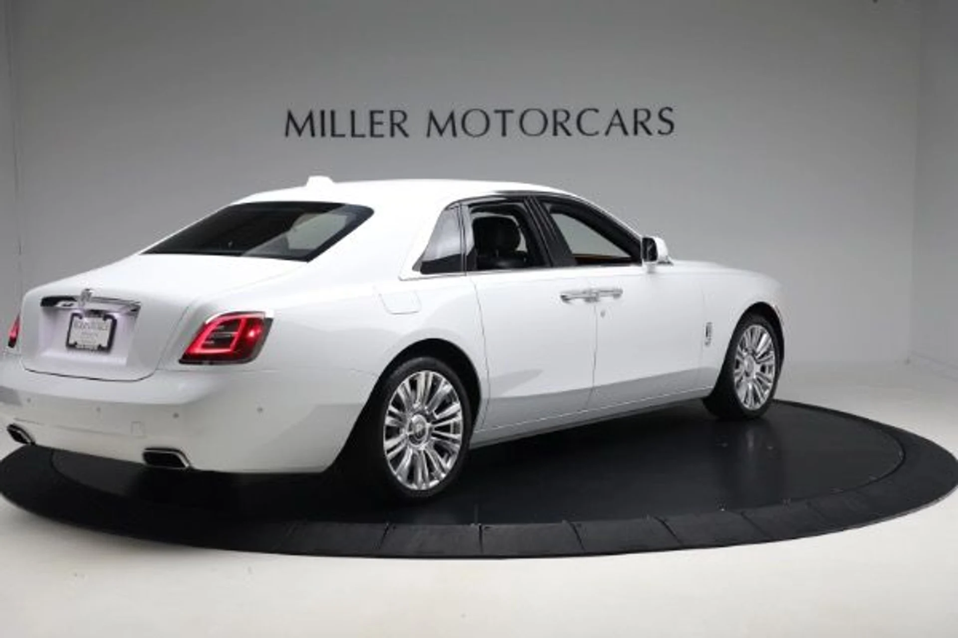 mph009_4055881448_Used_2021_Rolls_Royce_Ghost_de088cd21a