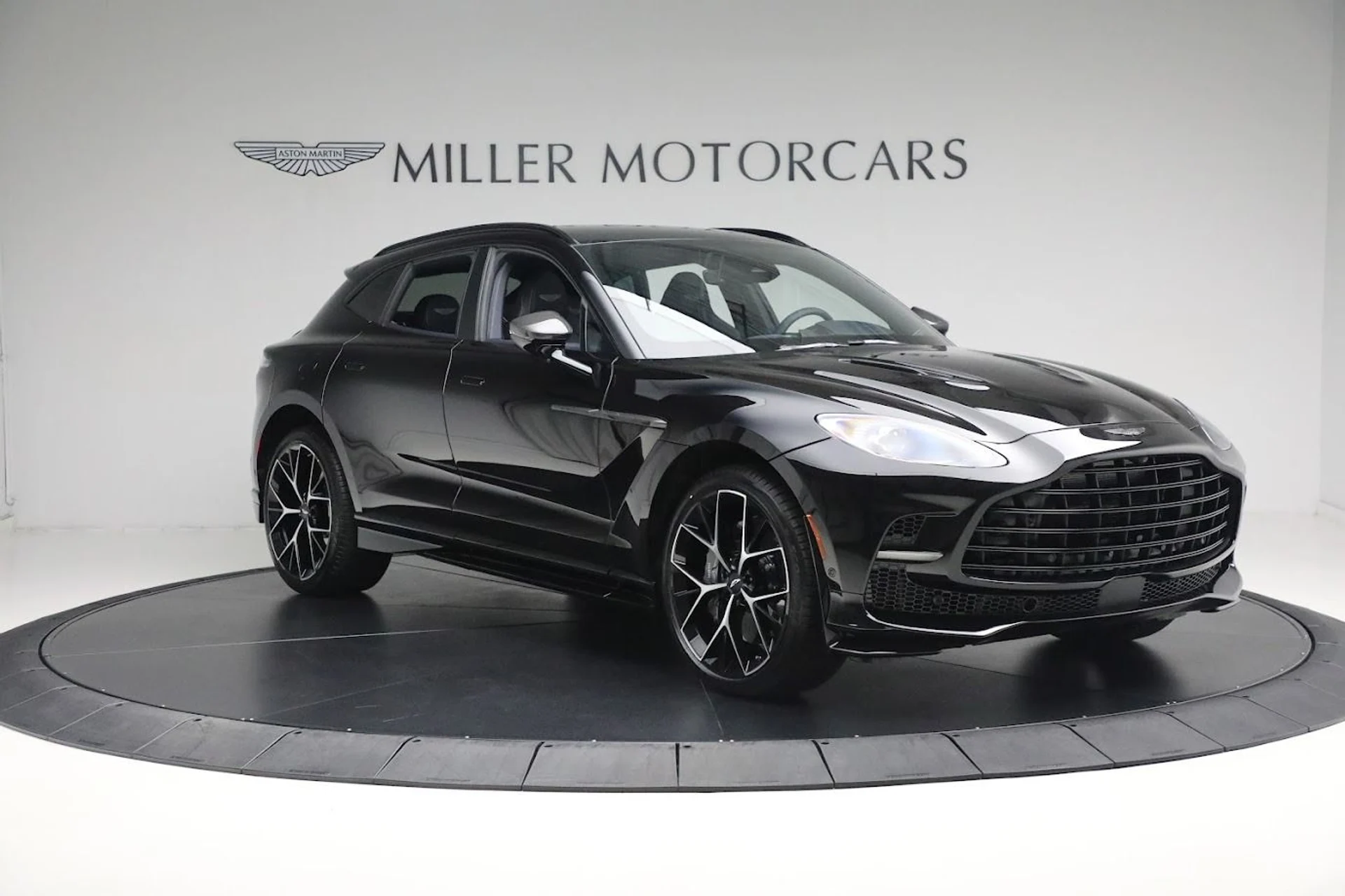 mph009_4087566279_New_2025_Aston_Martin_DBX_707_370e6629b0