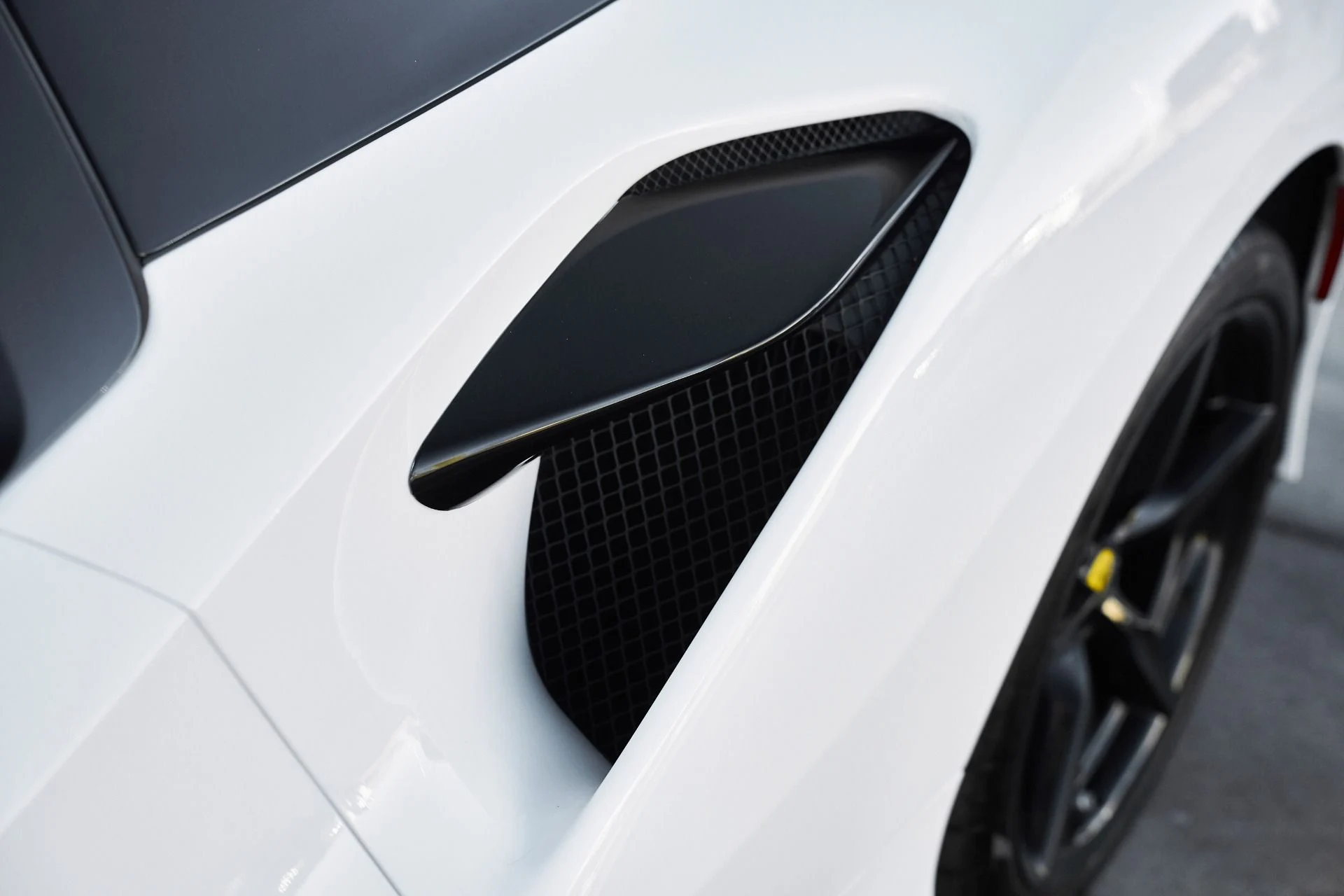 mph009_4094952847_Used_2021_Ferrari_F8_Spider_Base_1763084366_72f6cfdf93