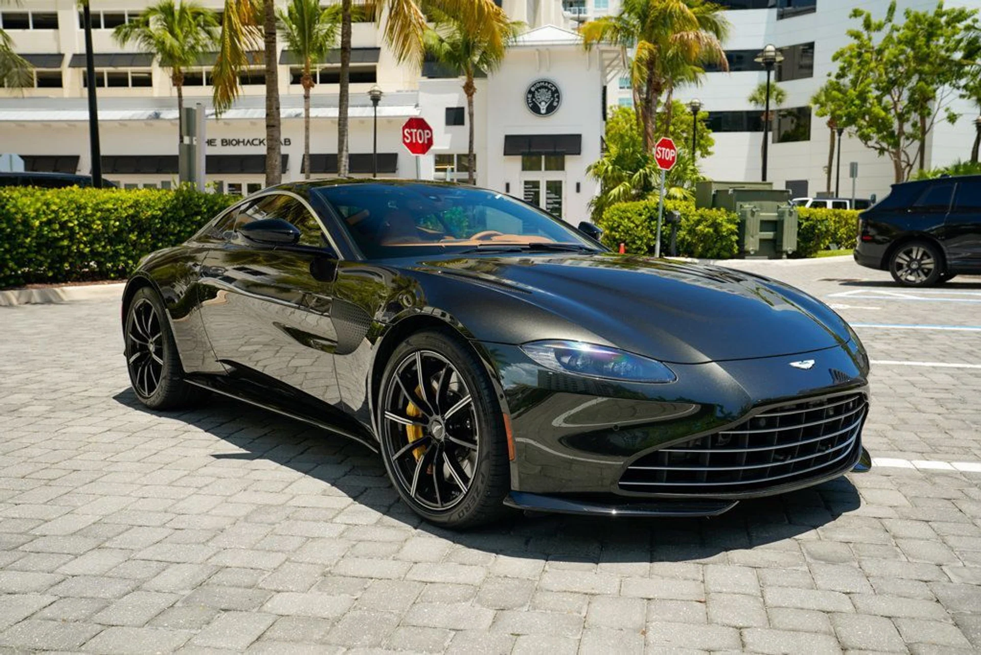 mph009_4105228406_used_2021_aston_martin_vantage_coupemanual_14354_22900621_10_1024_db539c0016
