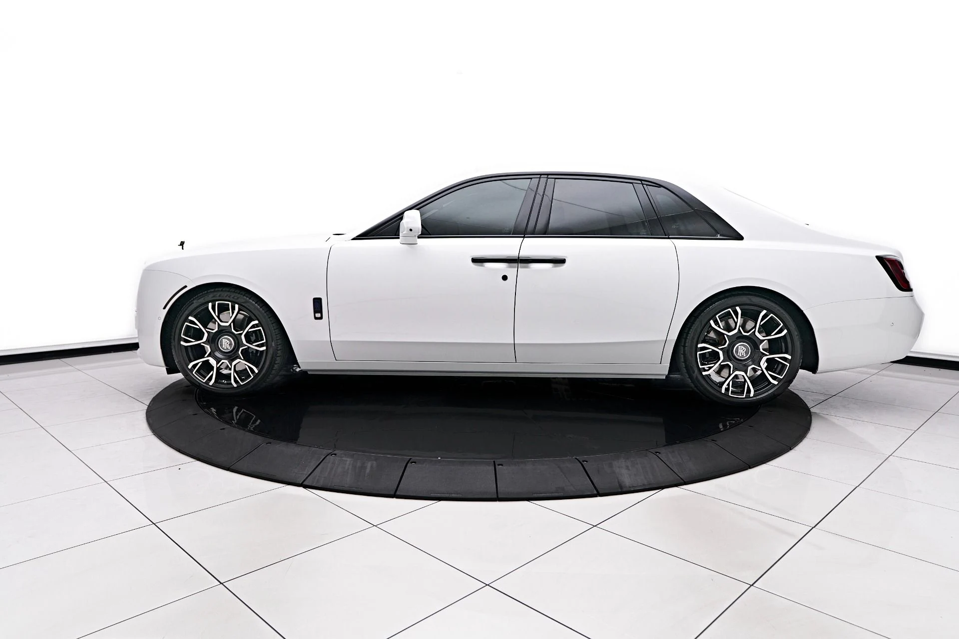 mph009_4108615881_Used_2024_Rolls_Royce_Ghost_Base_1757190814_47da561de4