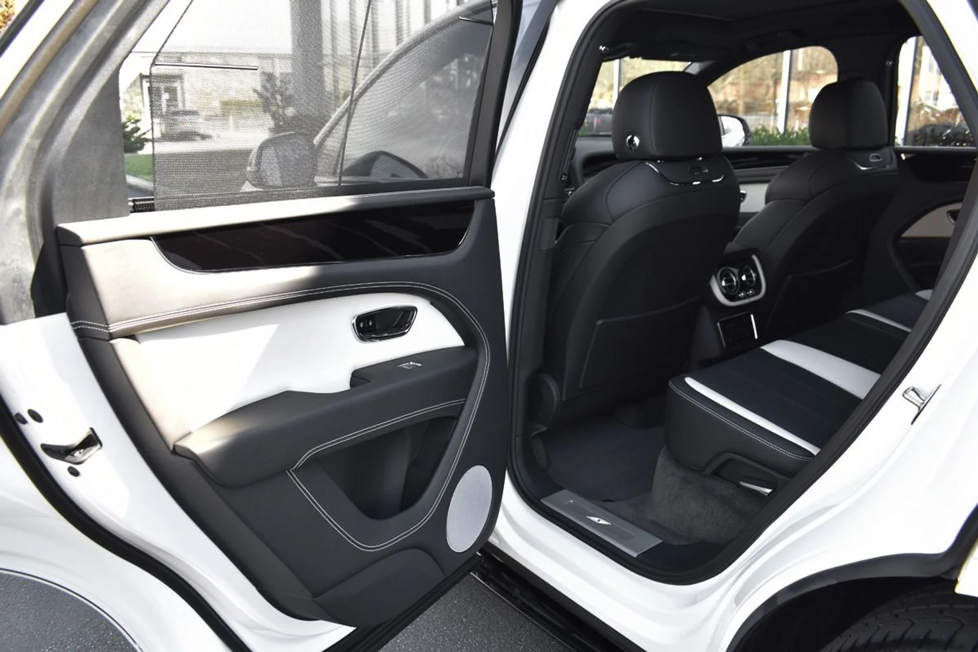 mph009_4118531982_Used_2022_Bentley_Bentayga_S_V8_1768386239_a45a0ec75f