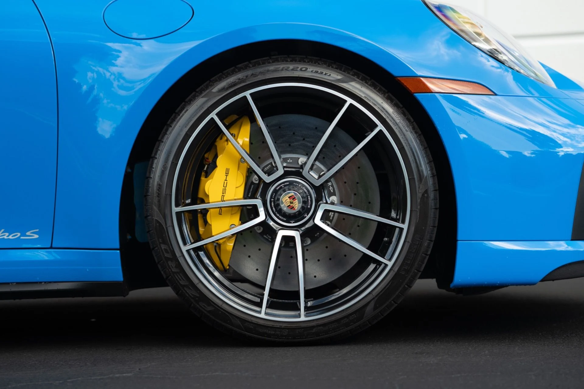 mph009_4121001136_Used_2023_Porsche_911_Turbo_S_1759285627_6491e283c4