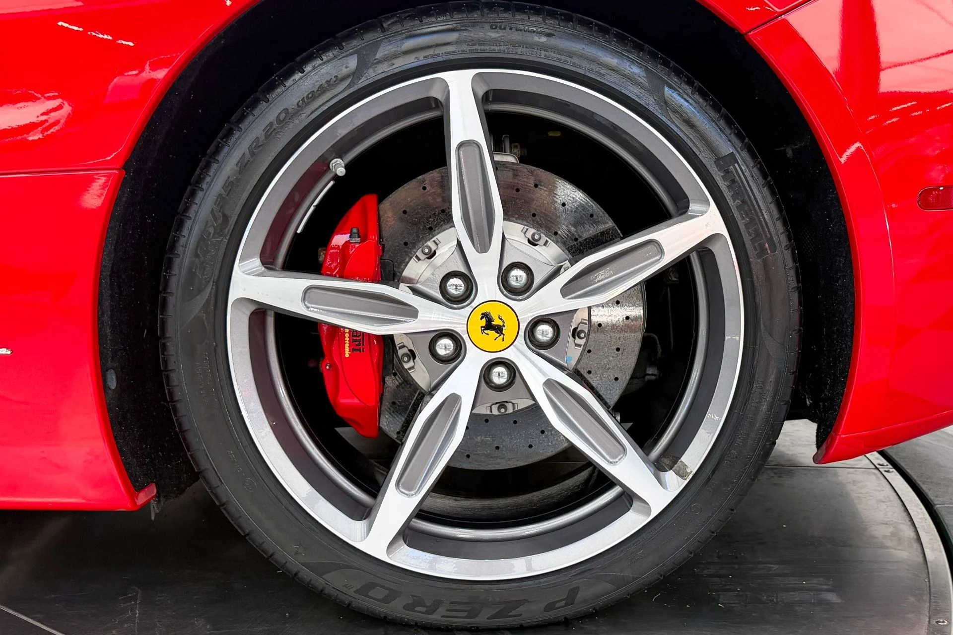 mph009_4127994825_Used_2014_Ferrari_California_Daytona_Seats_490_Horsepower_Carbon_Fiber_Steering_Wheel_w_LE_Ds_1783362230_c044ef8db3