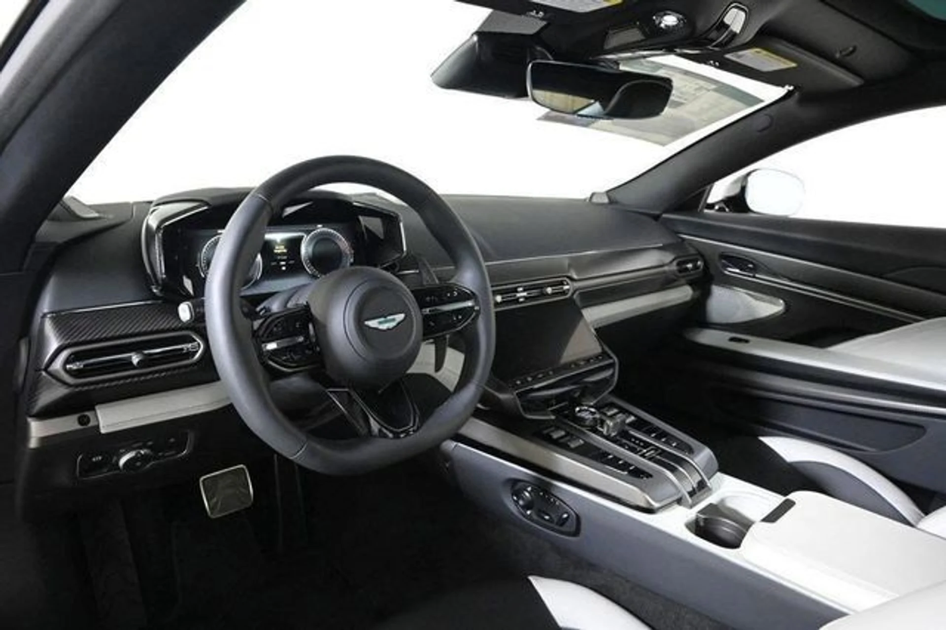 mph009_4131484081_new_2025_aston_martin_vanquish_coupe_11350_22854857_9_640_a4c95473ad