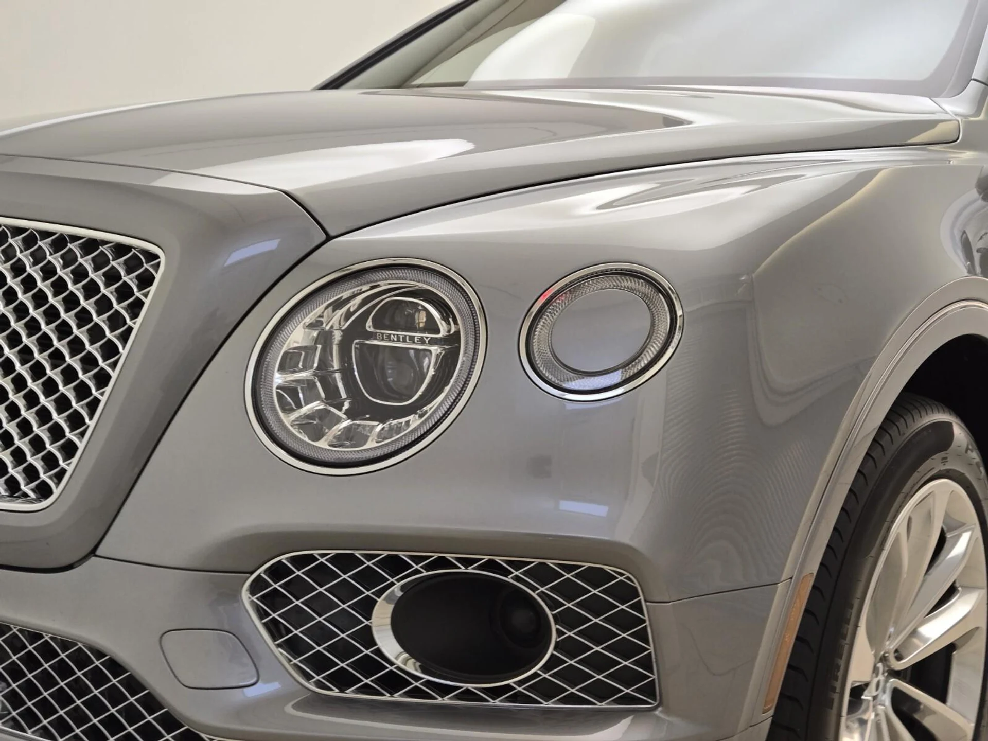 mph009_4142092342_Used_2018_Bentley_Bentayga_W12_1776837866_7e0d8edf5e